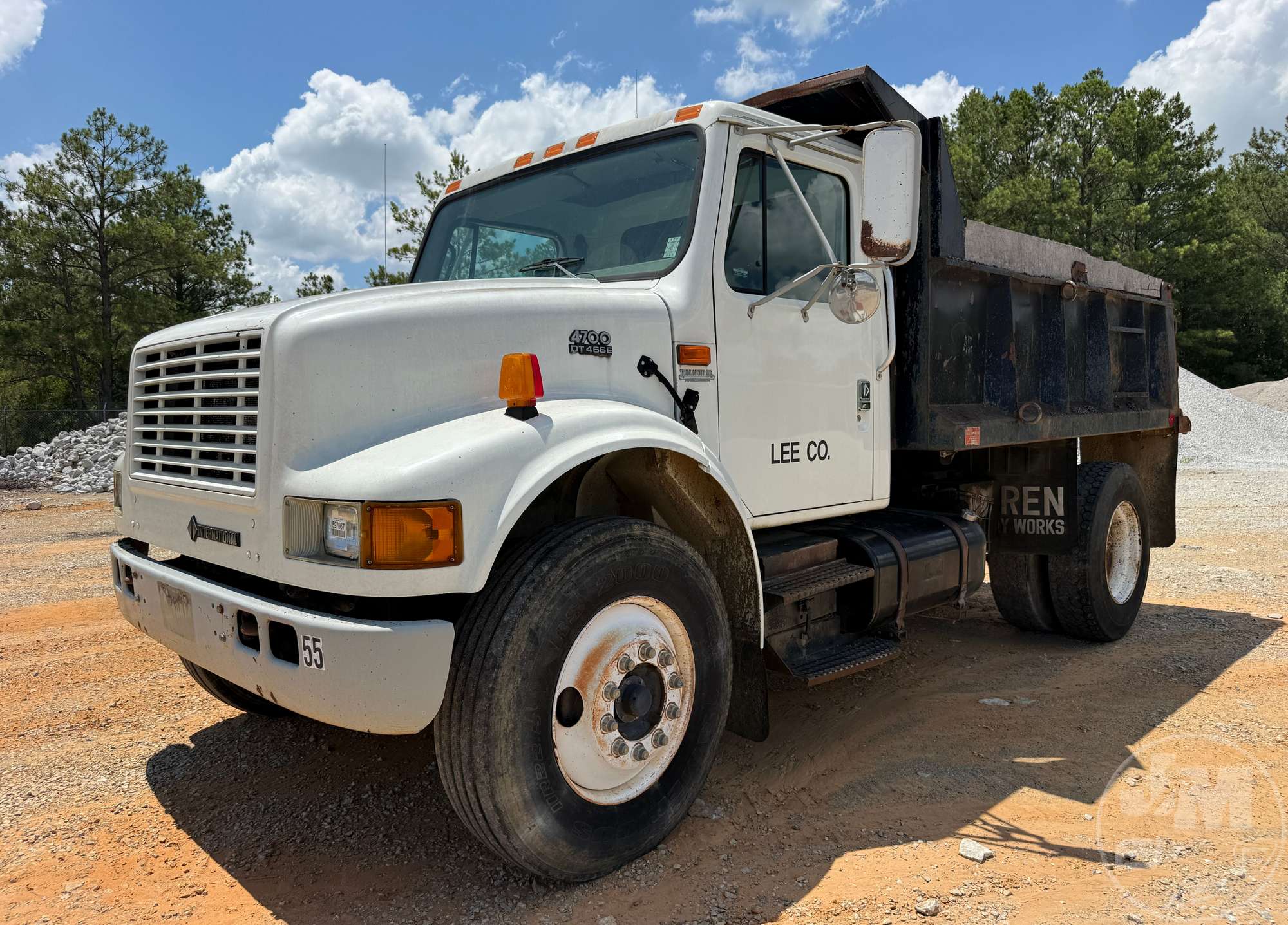 Photo of a 2001 International 4700