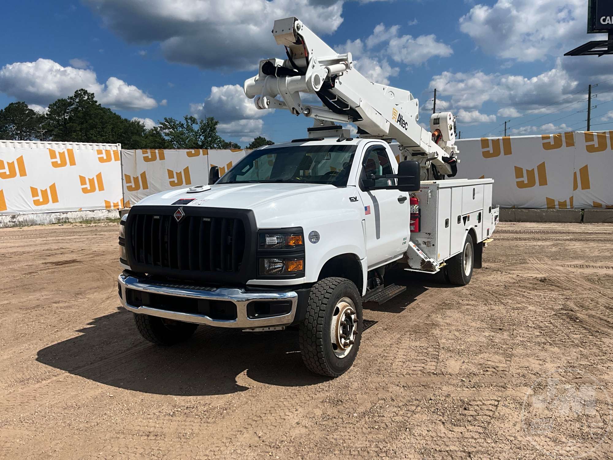 Photo of a 2020 International CV515