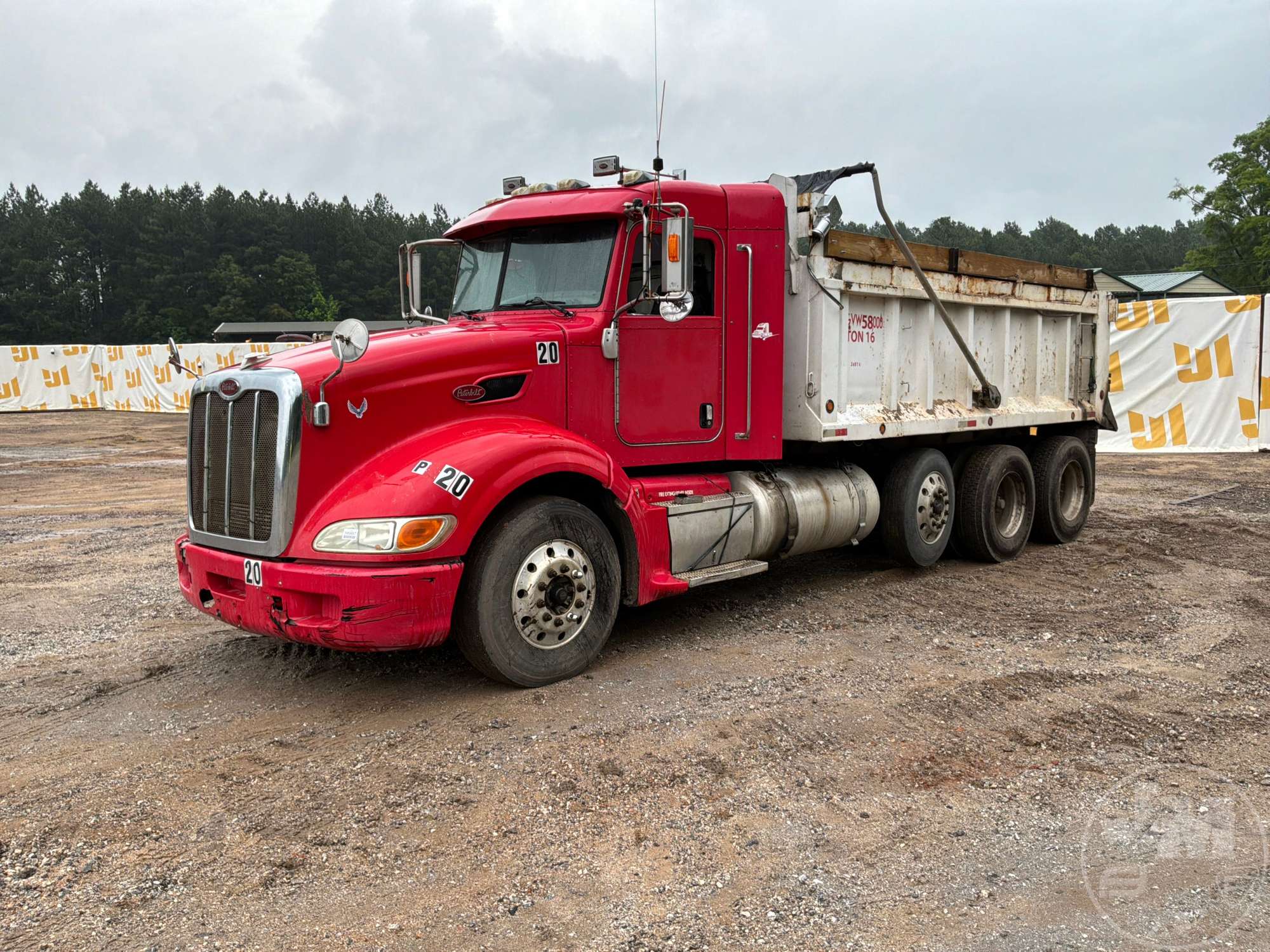 Photo of a 2008 Peterbilt 386