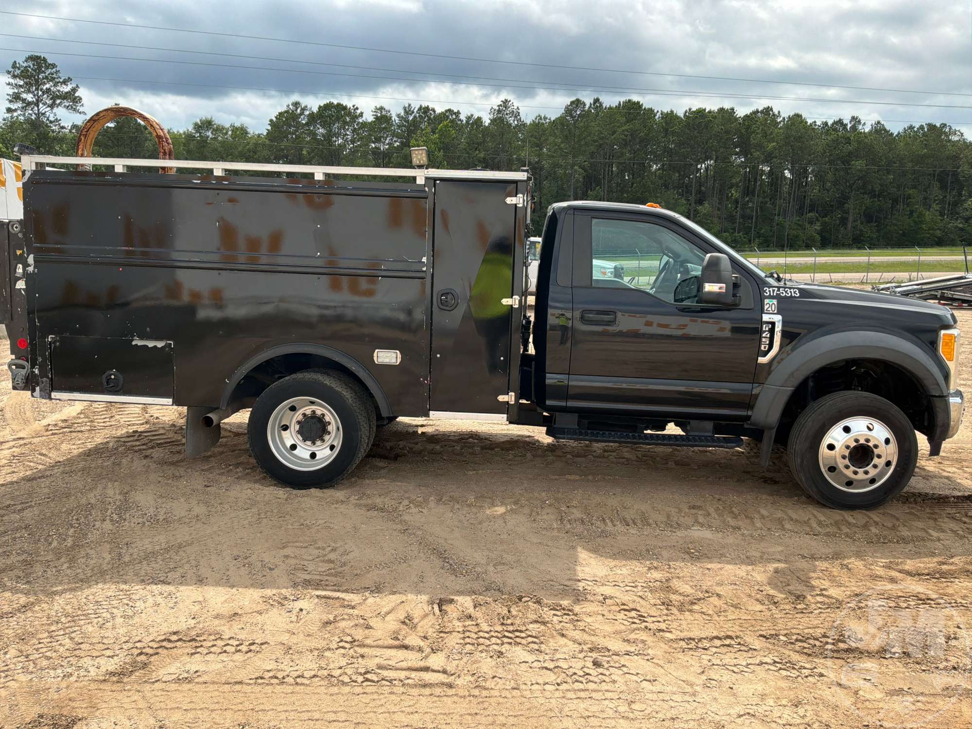 Photo of a 2017 Ford F-450XL SD