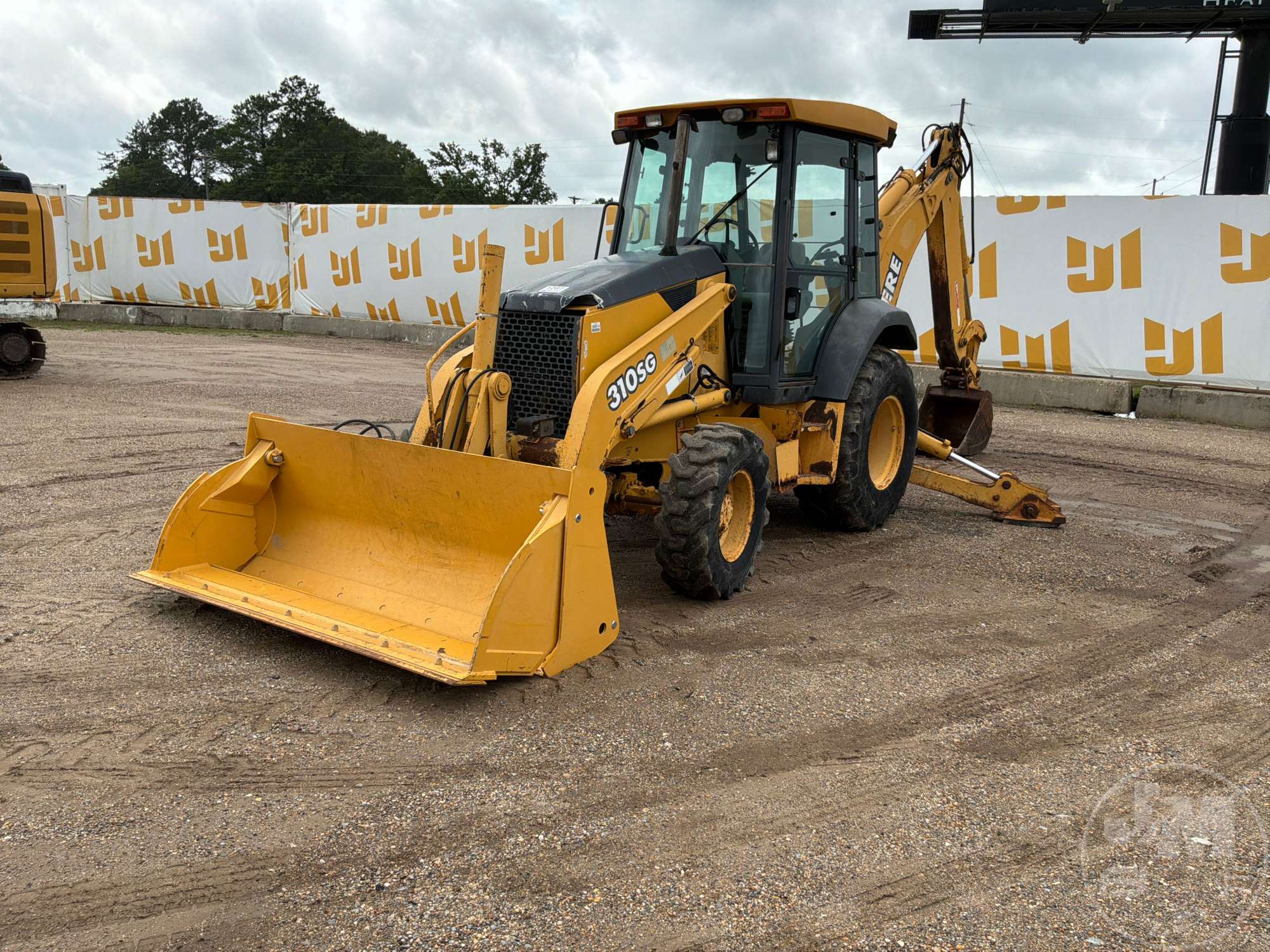 Photo of a 2003 John Deere 310SG