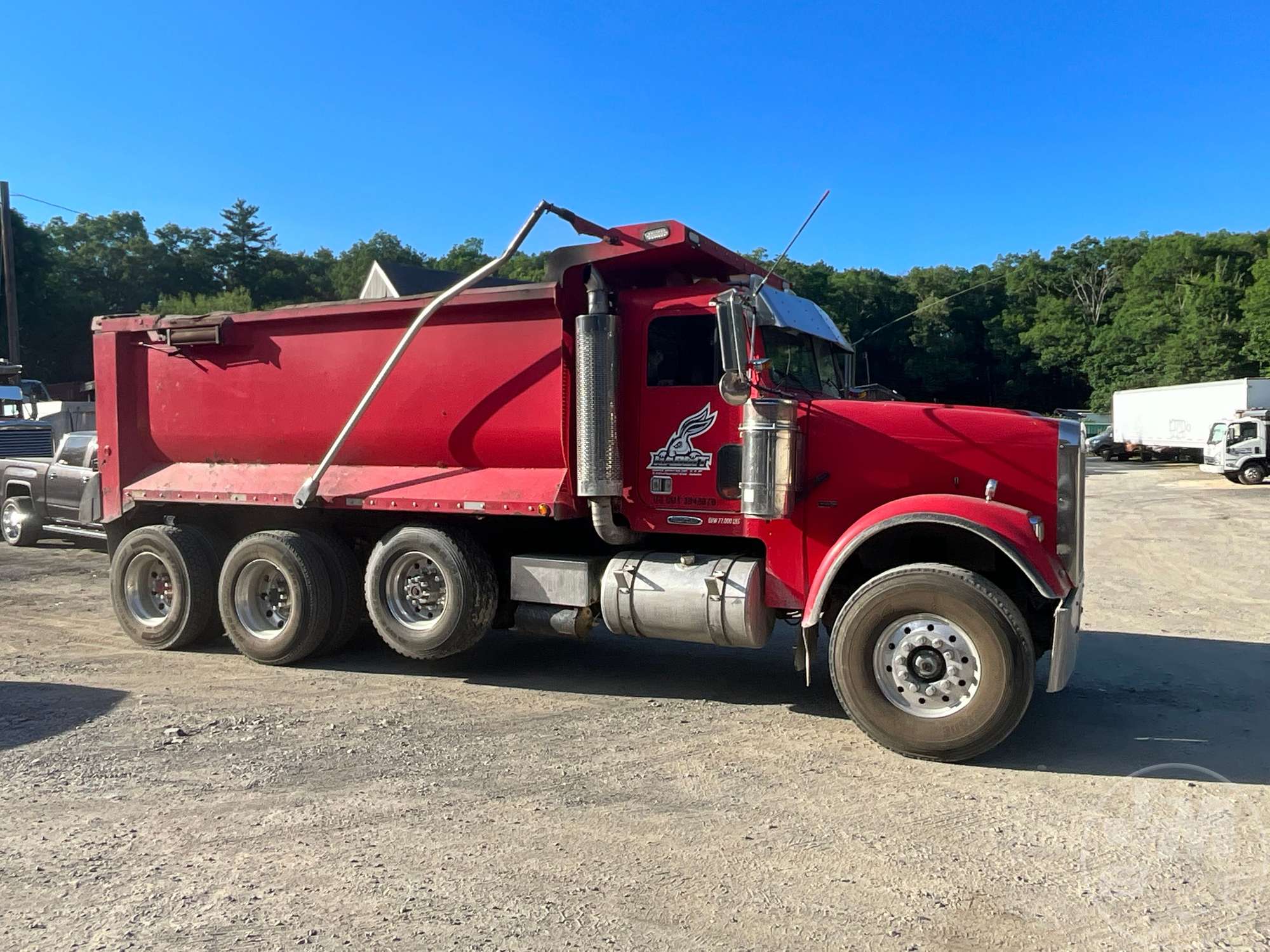 Photo of a 2007 Freightliner FLD120