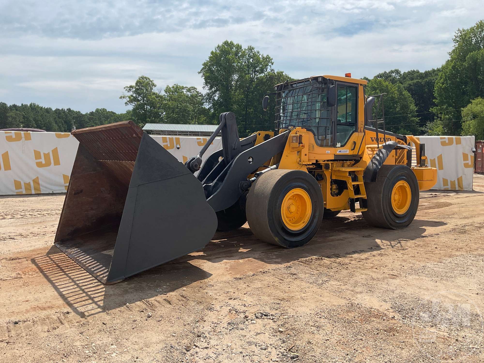 Photo of a 2008 Volvo L120F