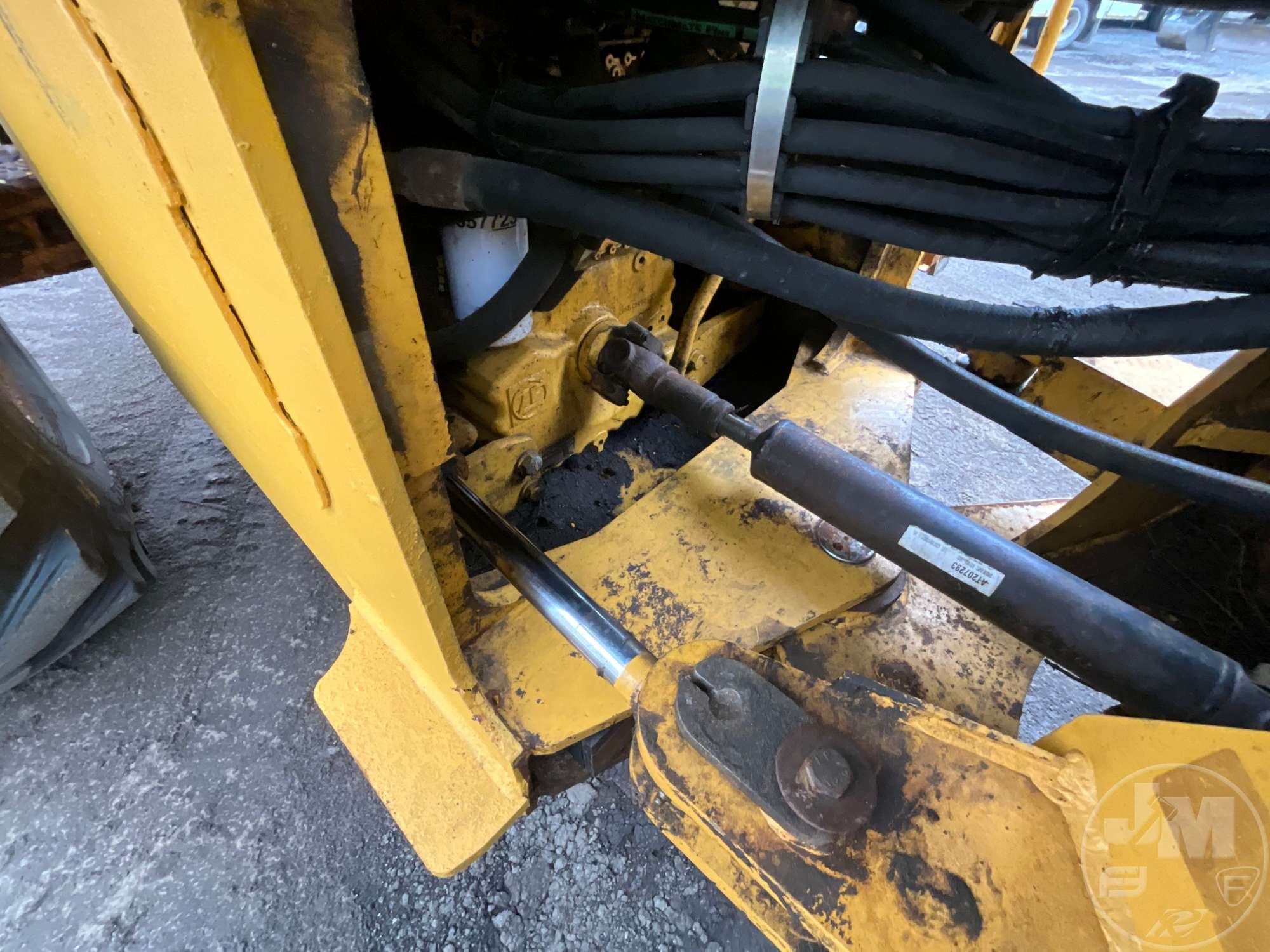 2001 John Deere TC54H