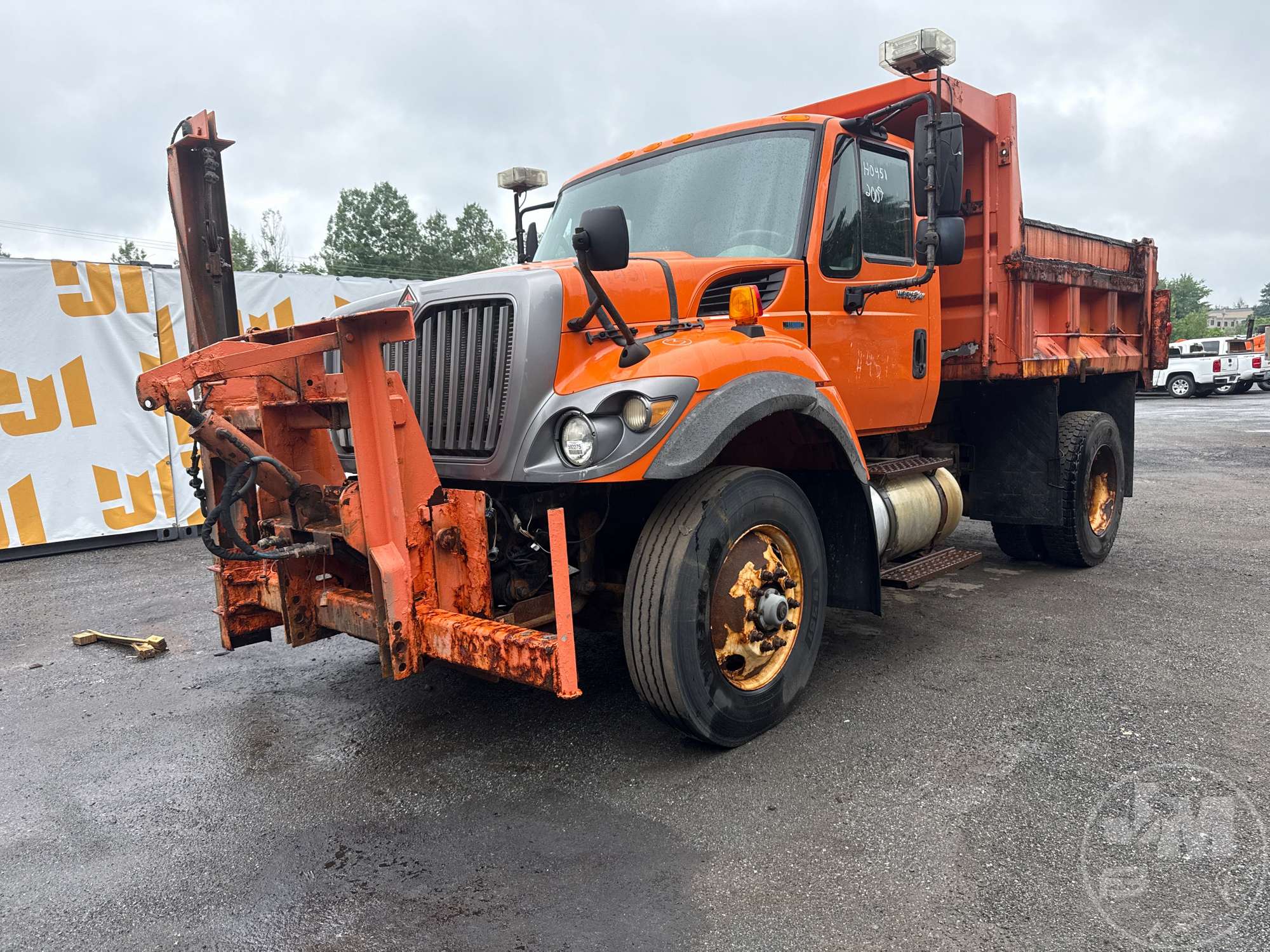 Photo of a 2009 International 7400 SFA