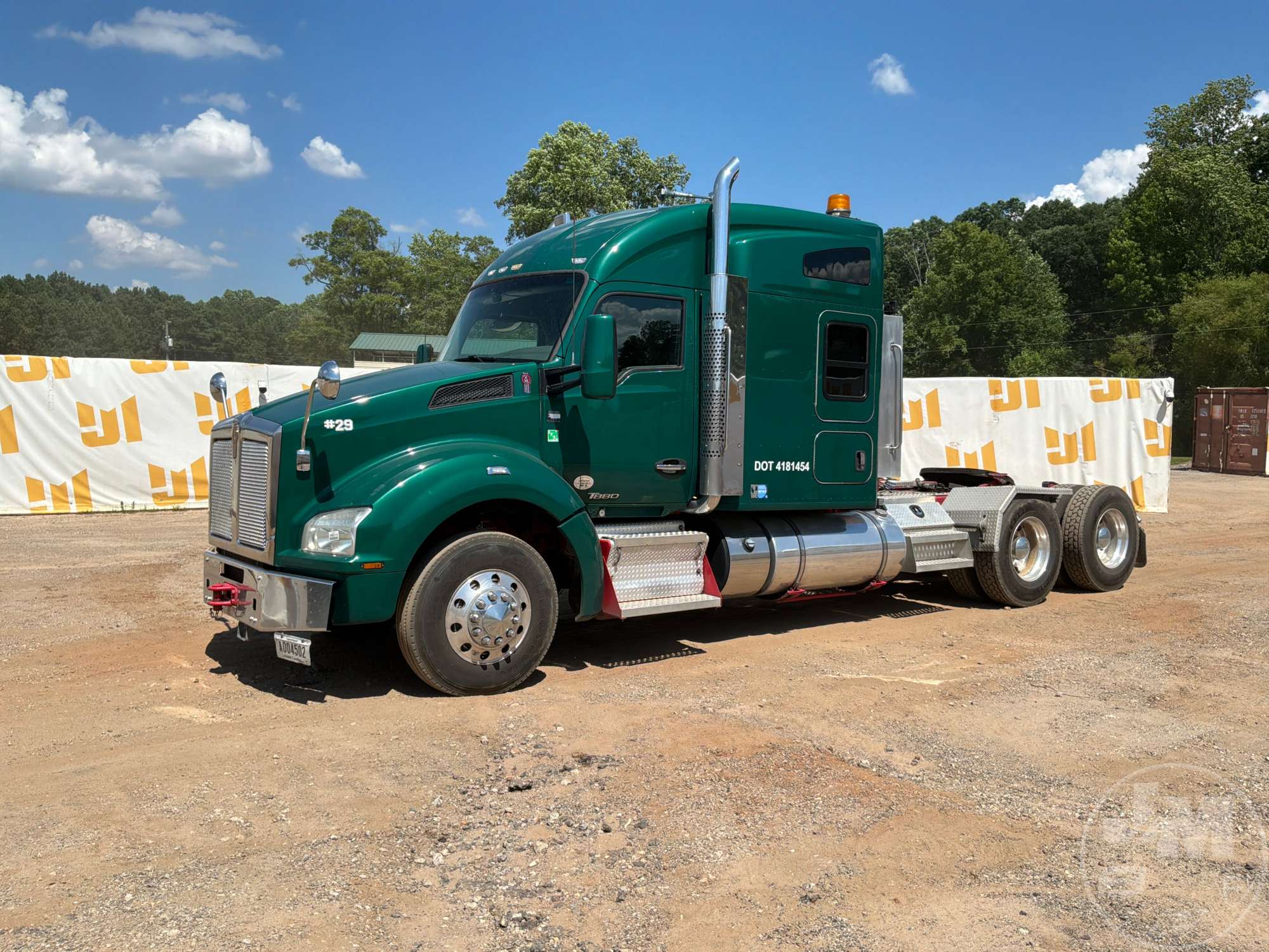 Photo of a 2019 Kenworth T880