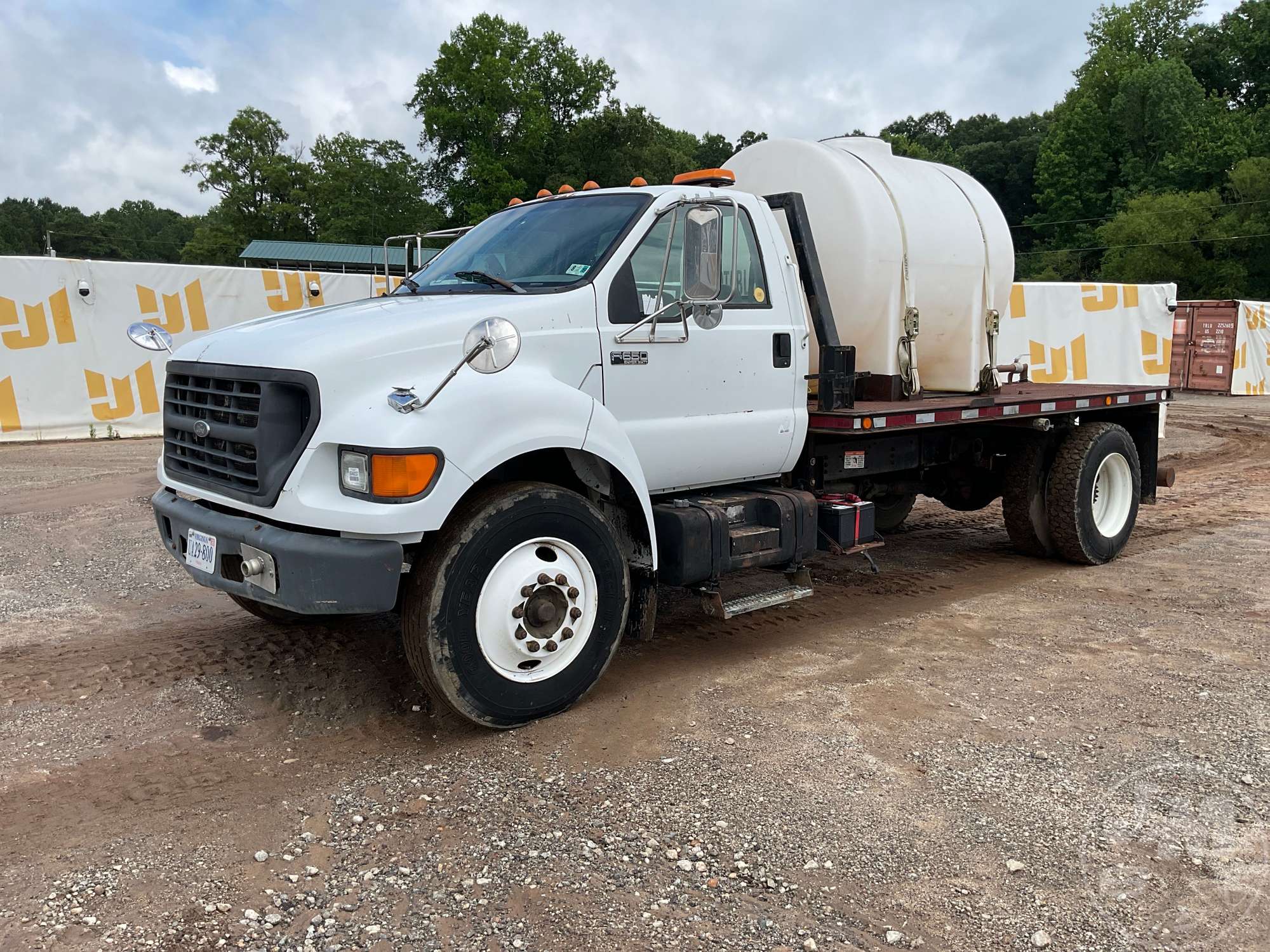 Photo of a 2000 Ford F-650