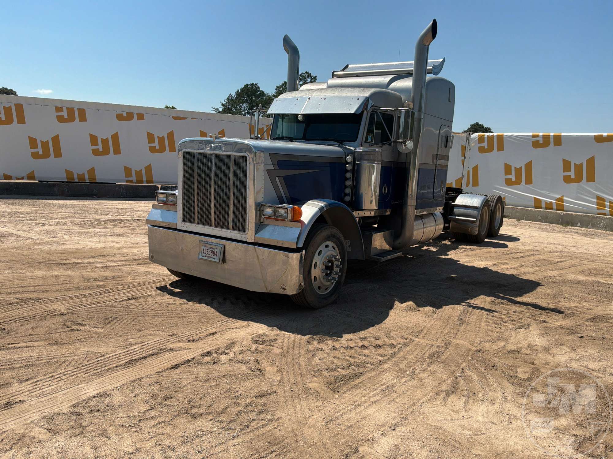 Photo of a 1997 Peterbilt 379