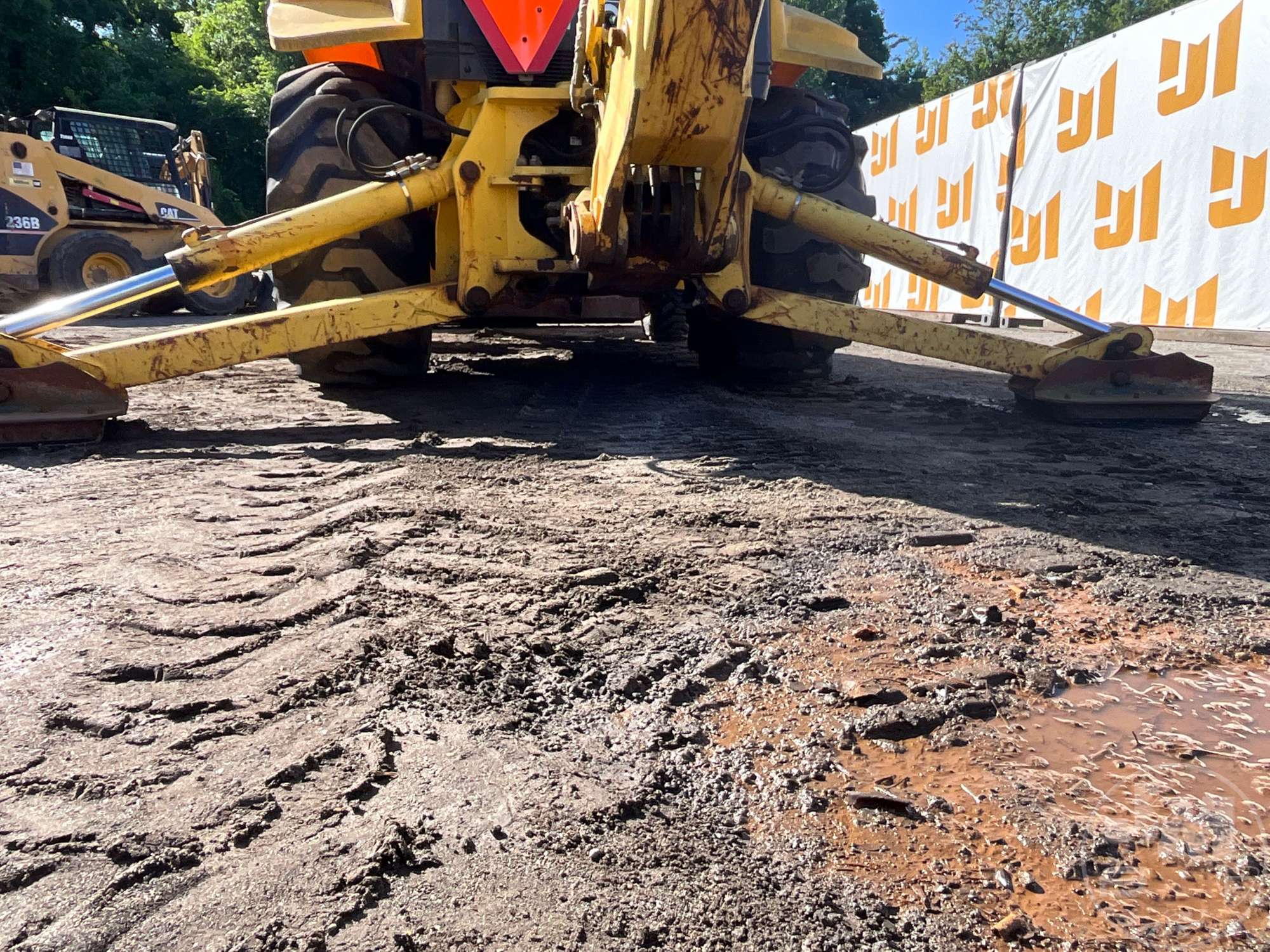 2004 New Holland LB75.B