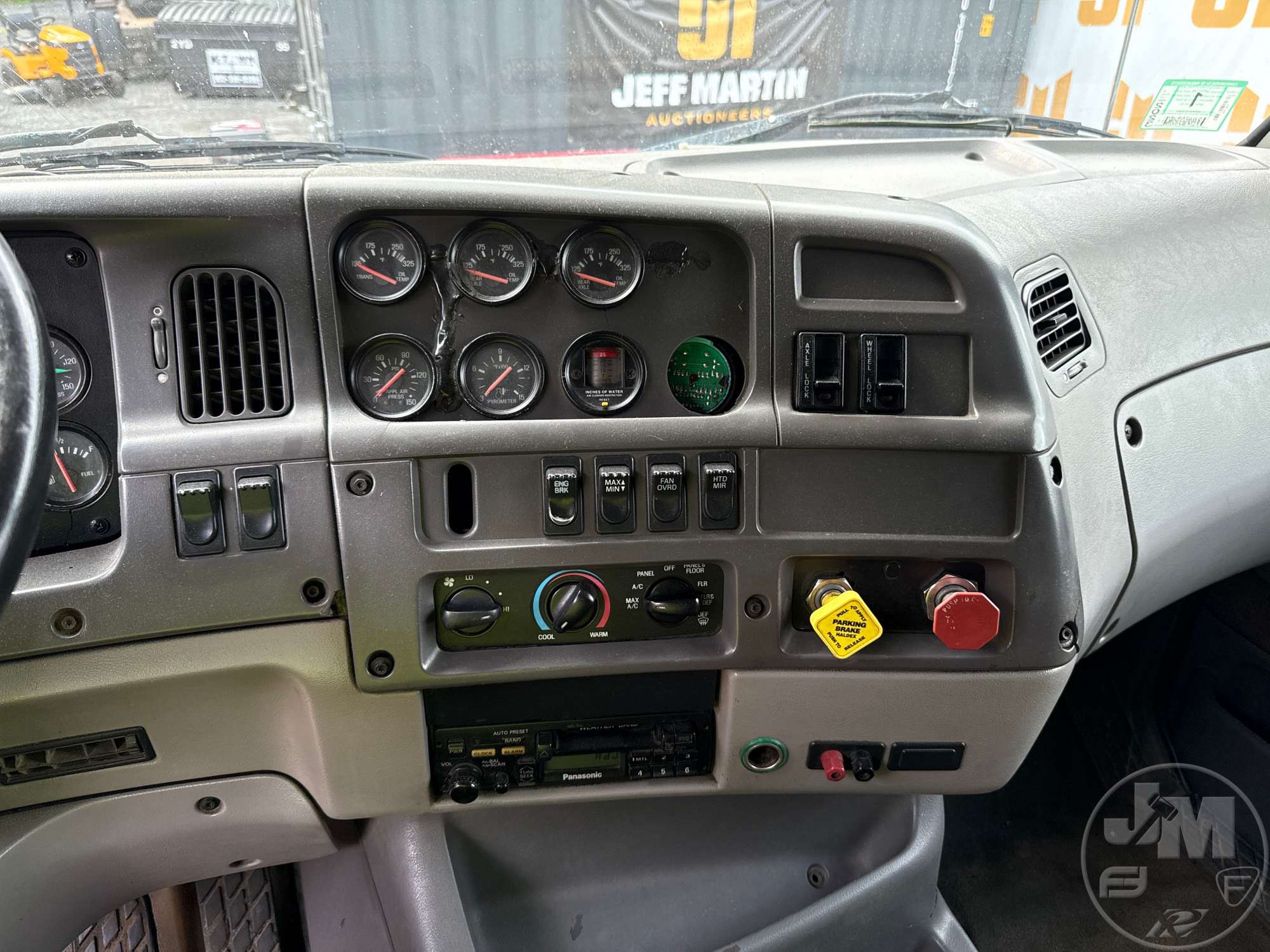 1998 Ford LT9513