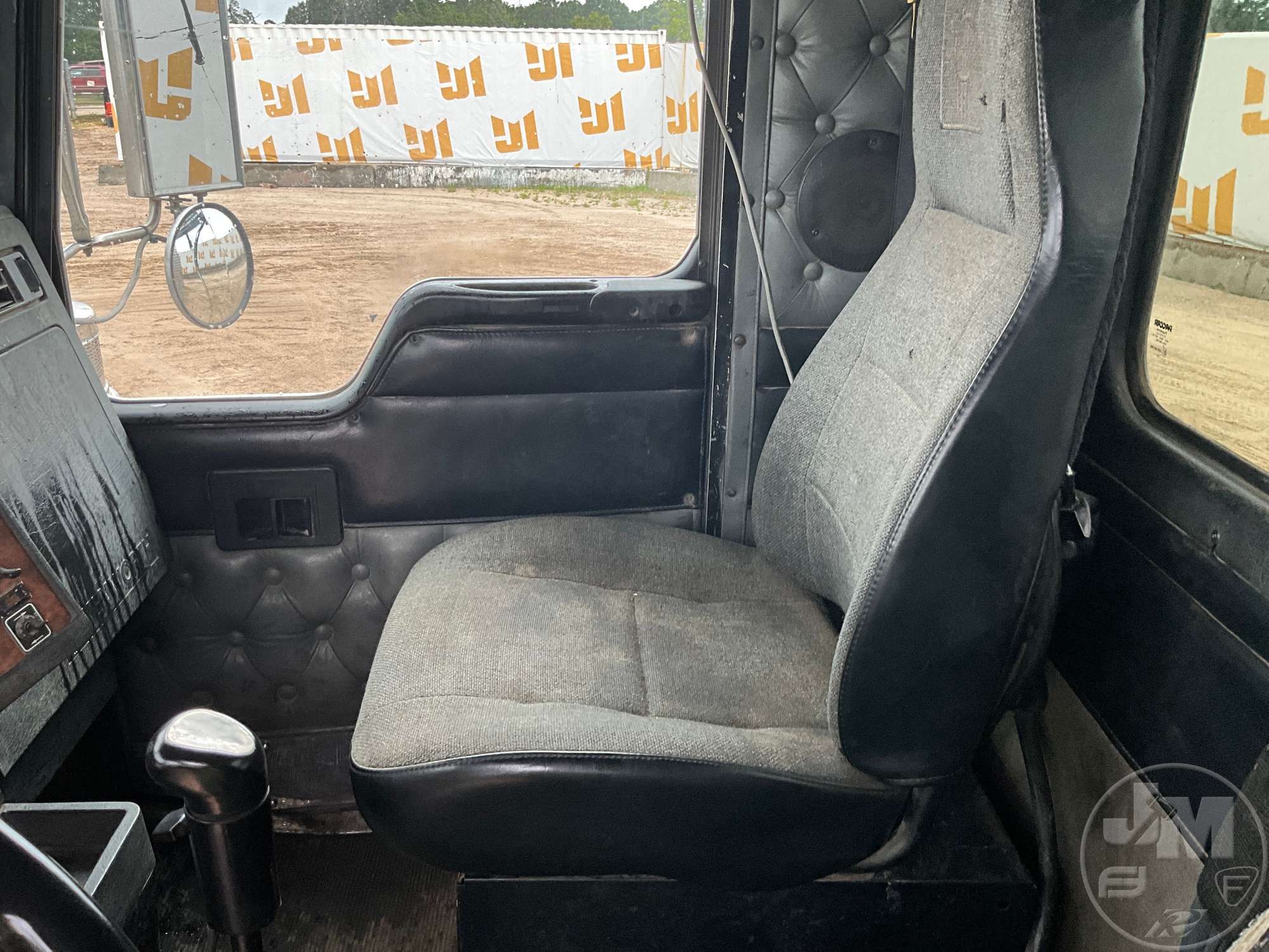 2001 Kenworth T800