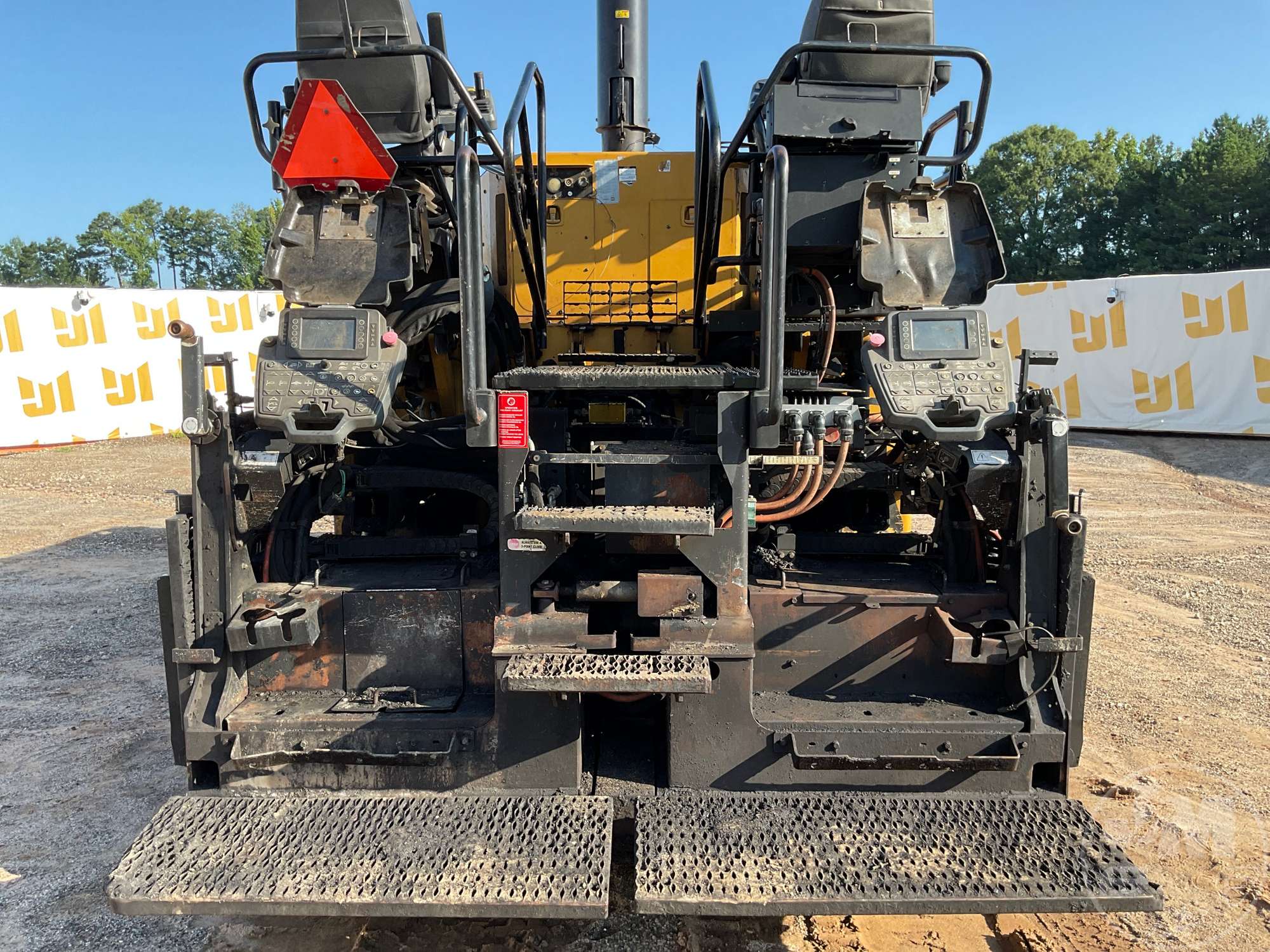 2016 Caterpillar AP655F