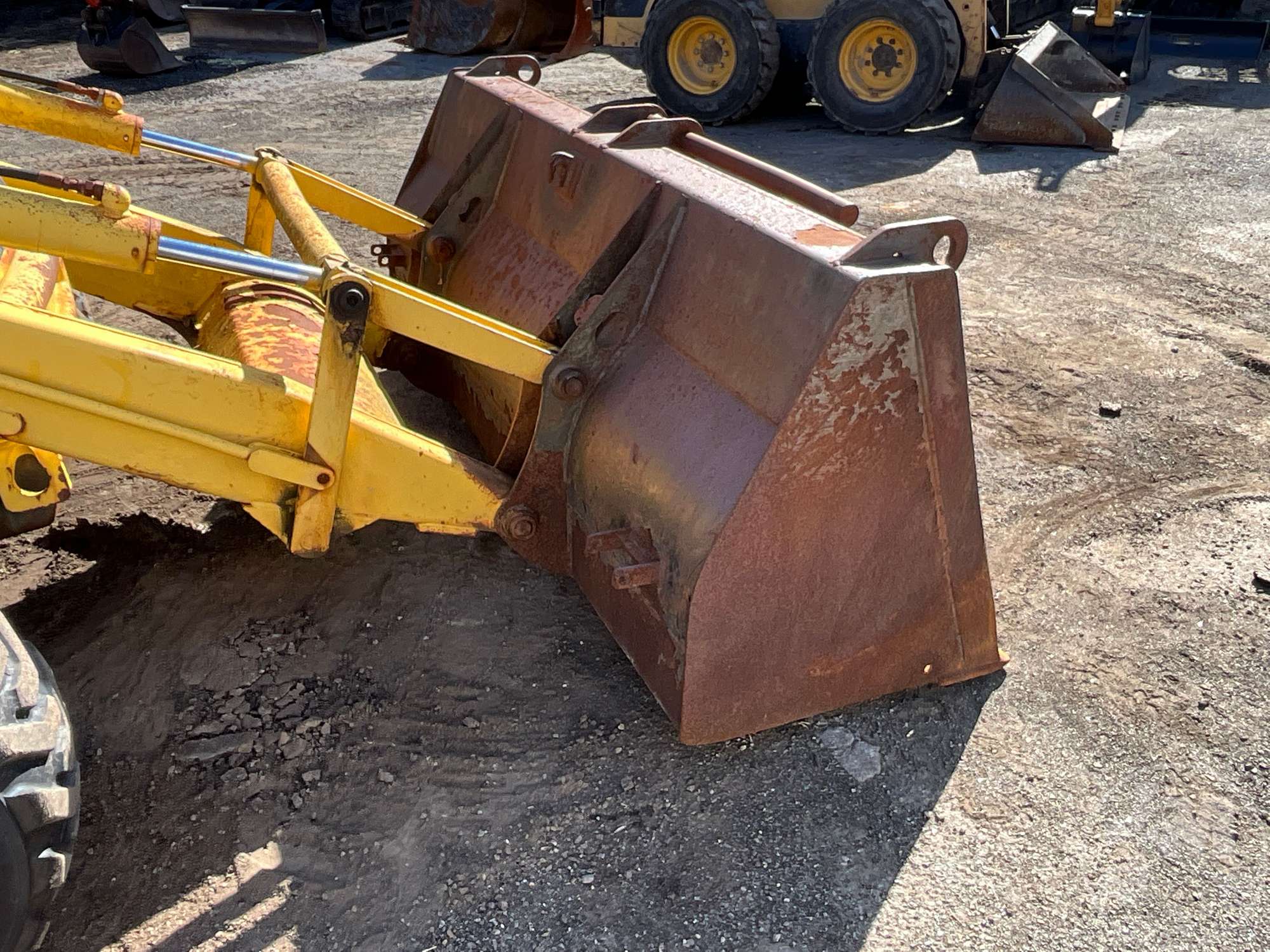 2004 New Holland LB75.B
