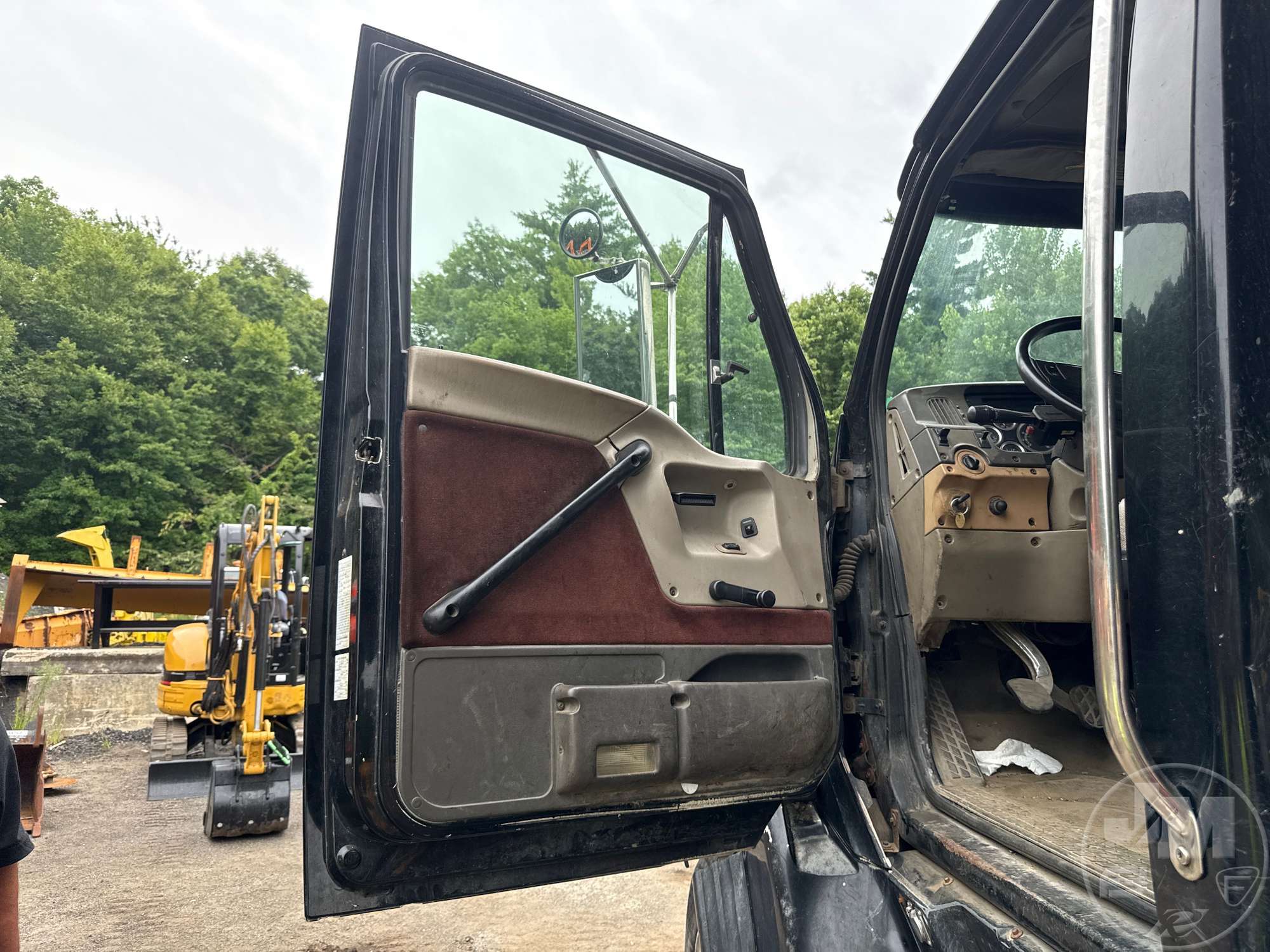 2001 Sterling 9500