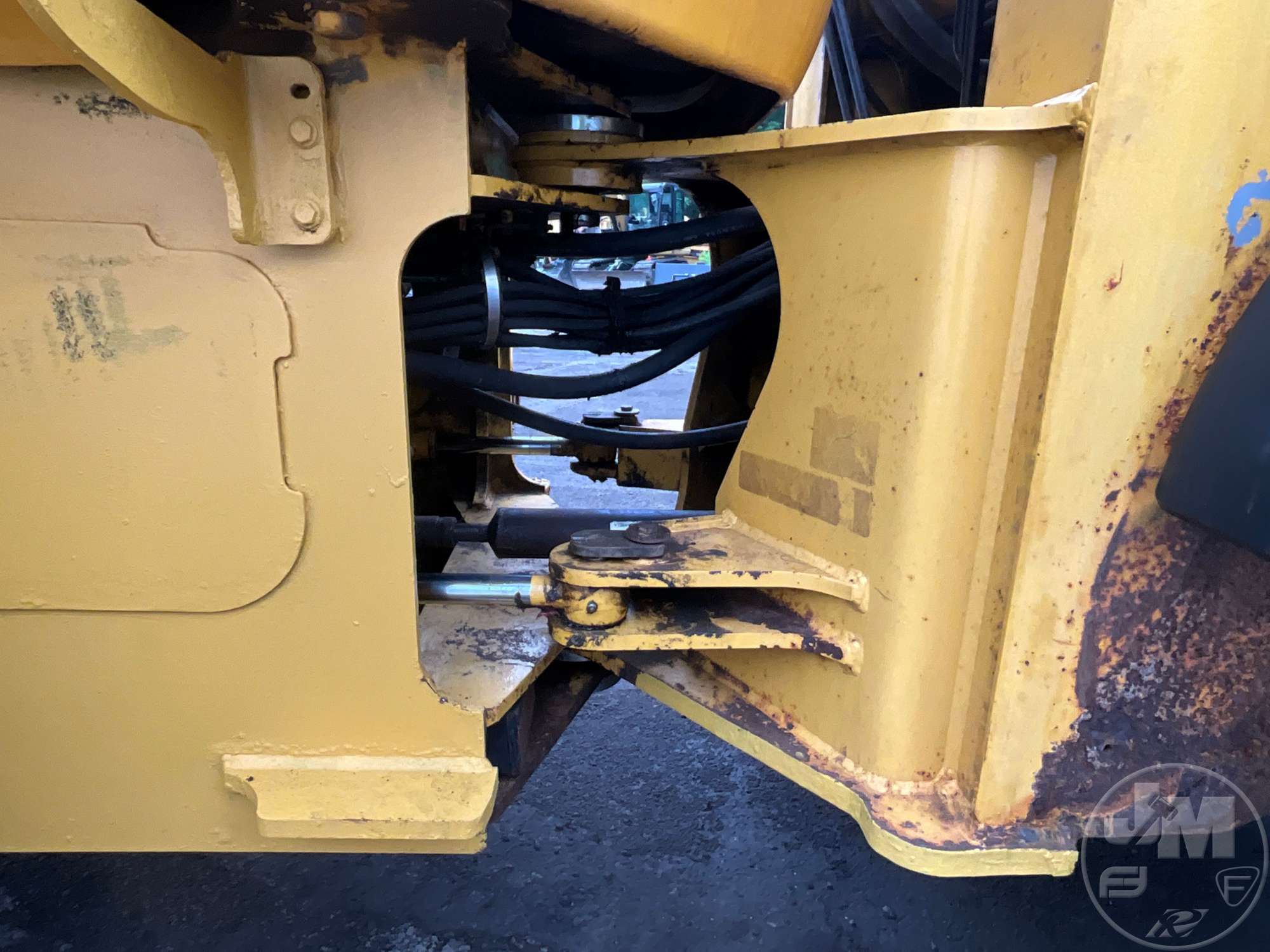 2001 John Deere TC54H