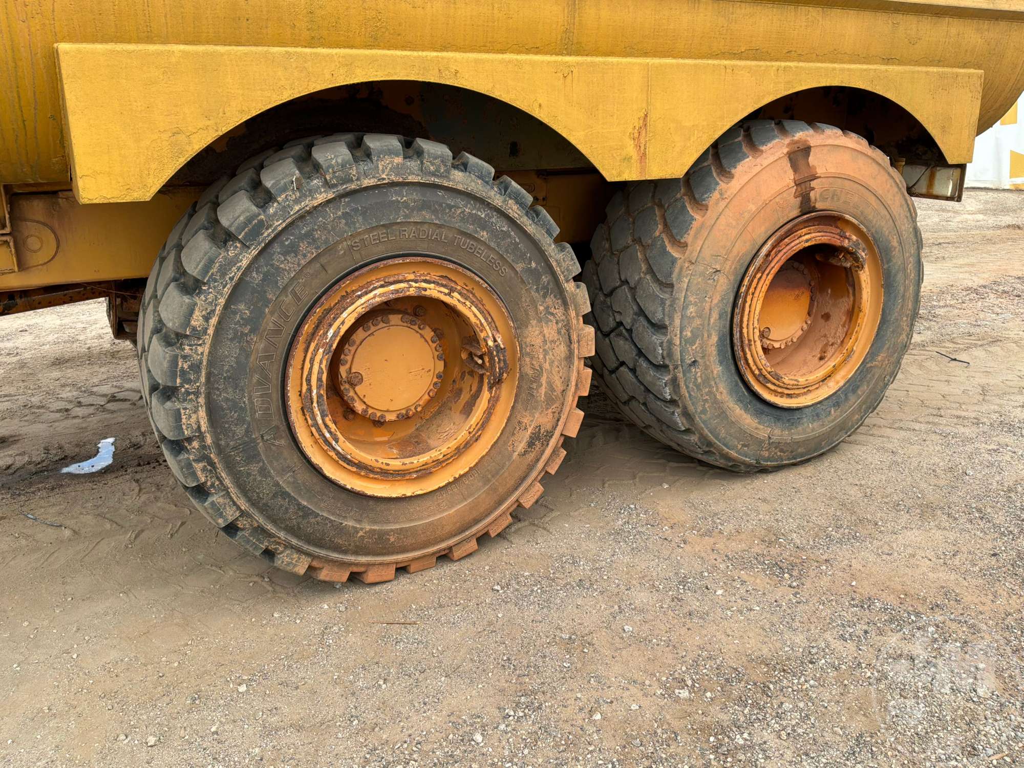 0 Case 330B