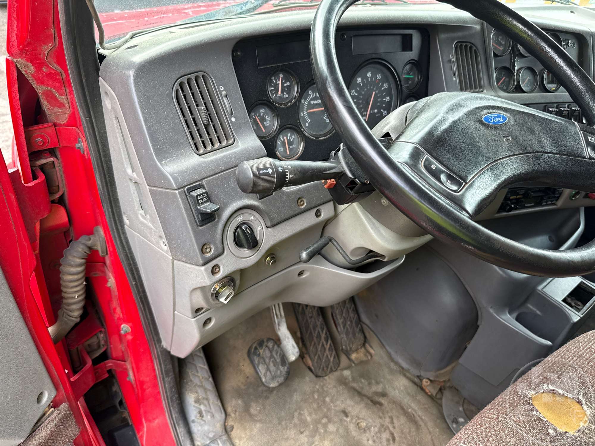 1998 Ford LT9513