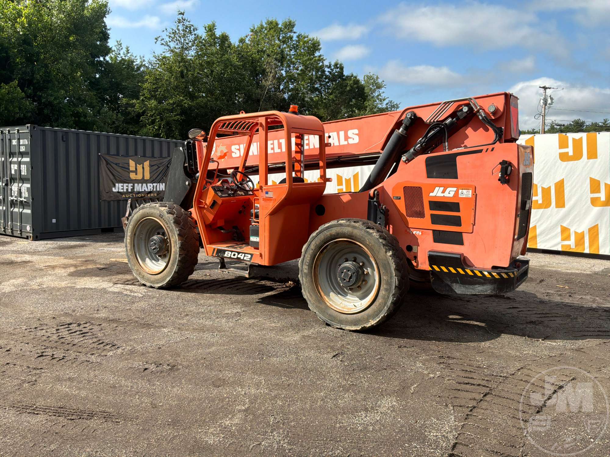 Photo of a 2016 JLG 8042
