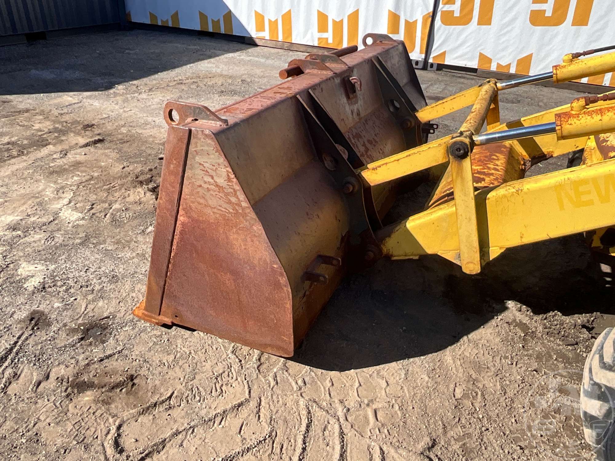 2004 New Holland LB75.B