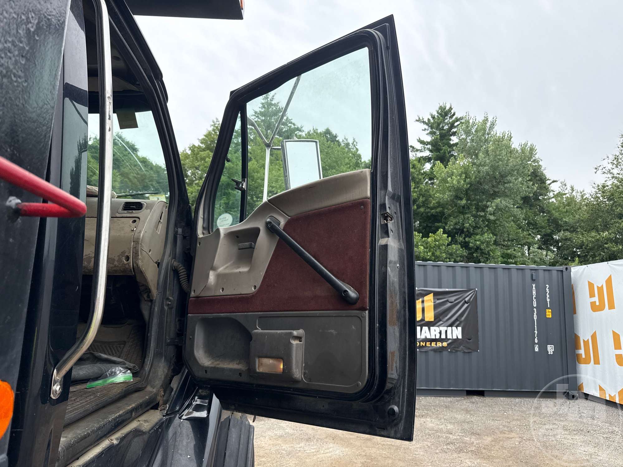 2001 Sterling 9500