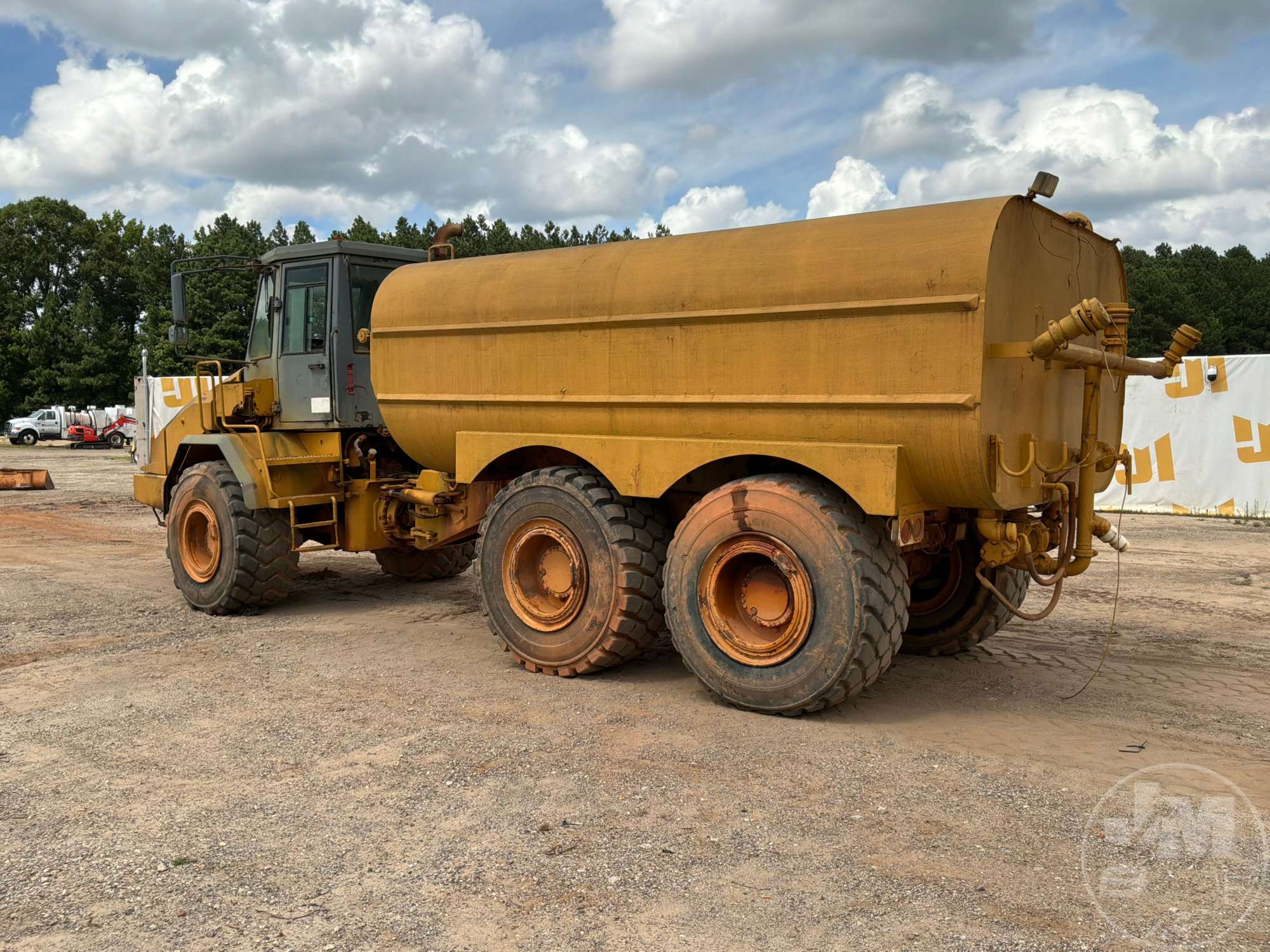 0 Case 330B