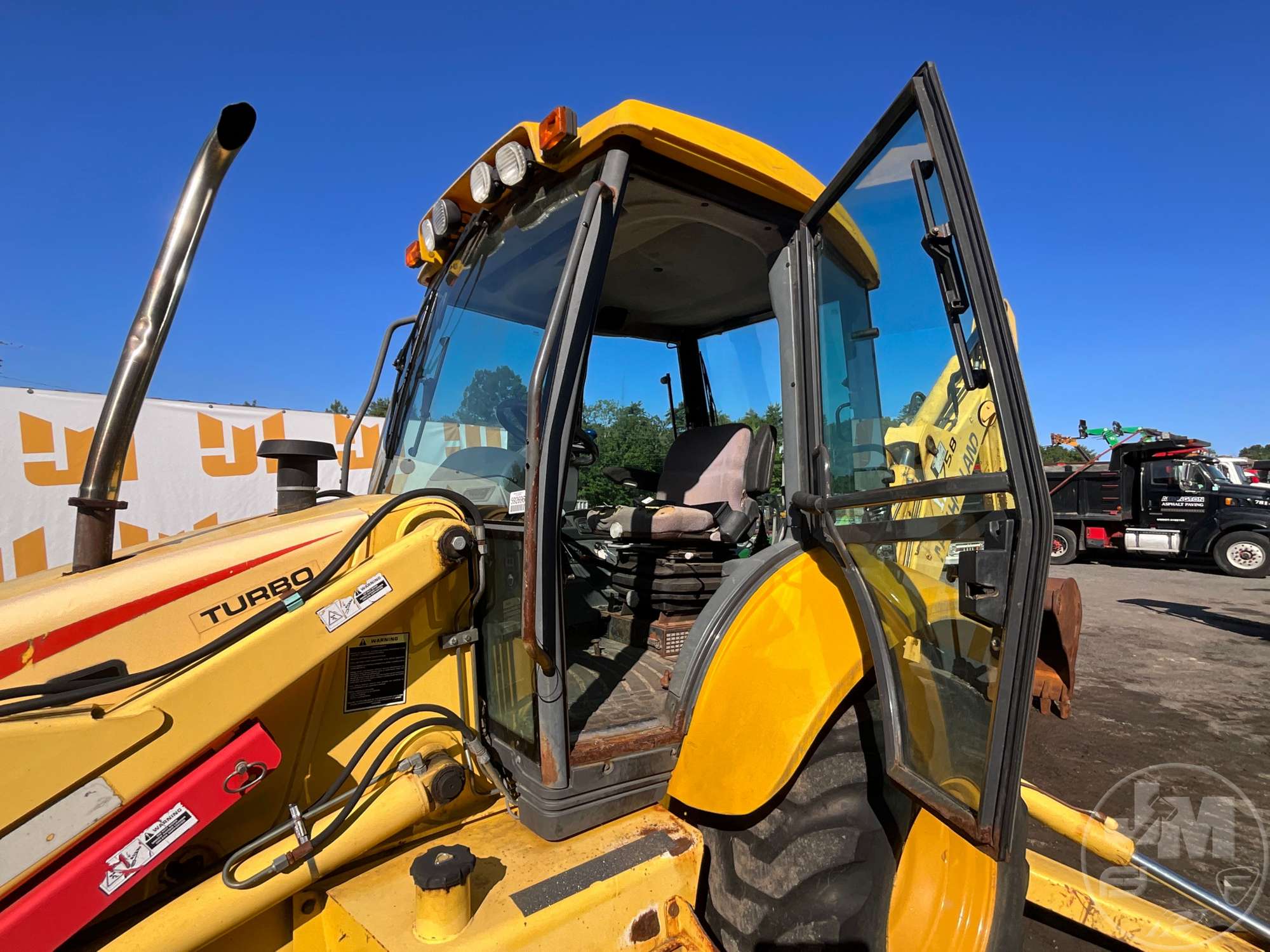 2004 New Holland LB75.B