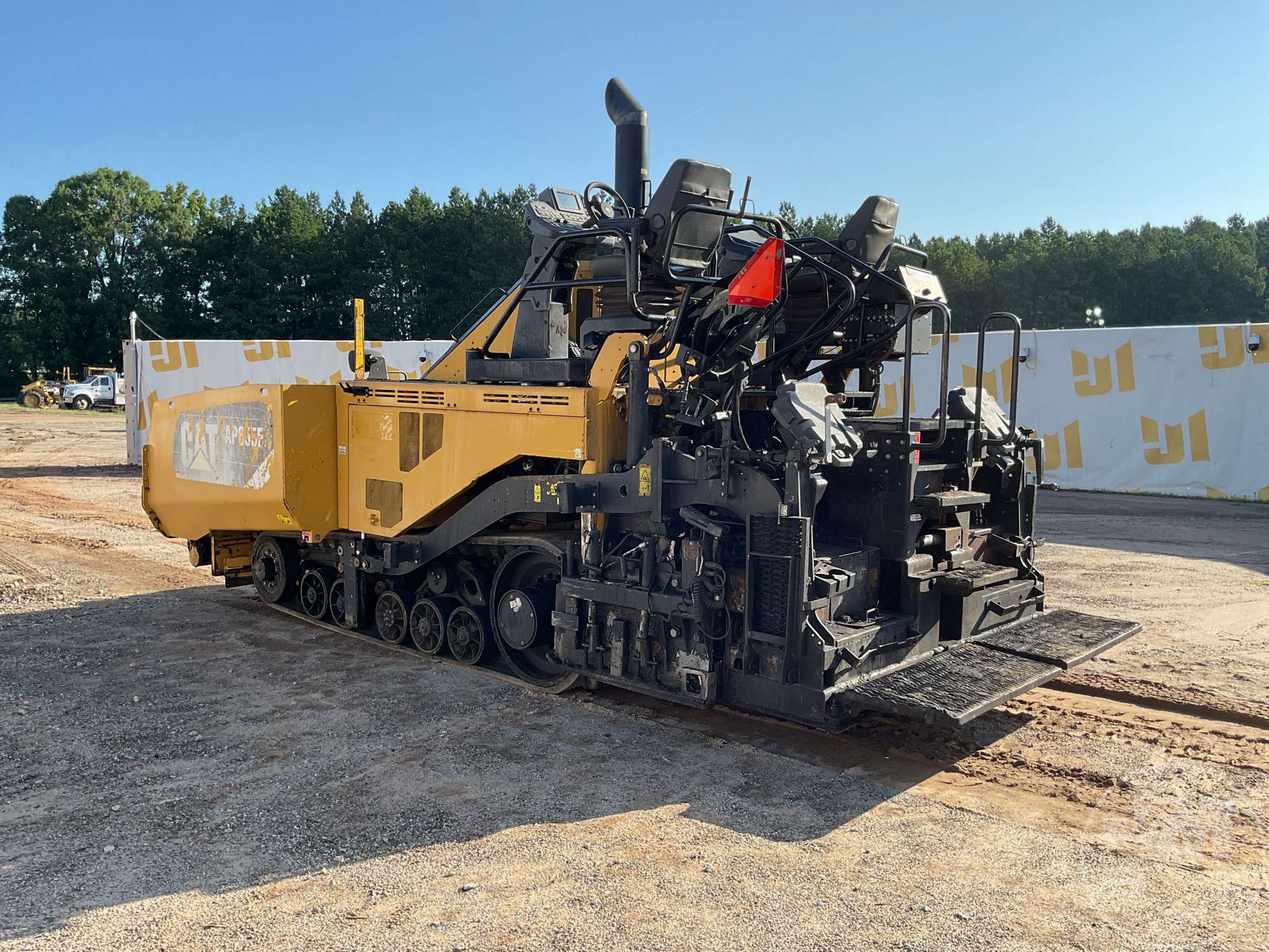 2016 Caterpillar AP655F