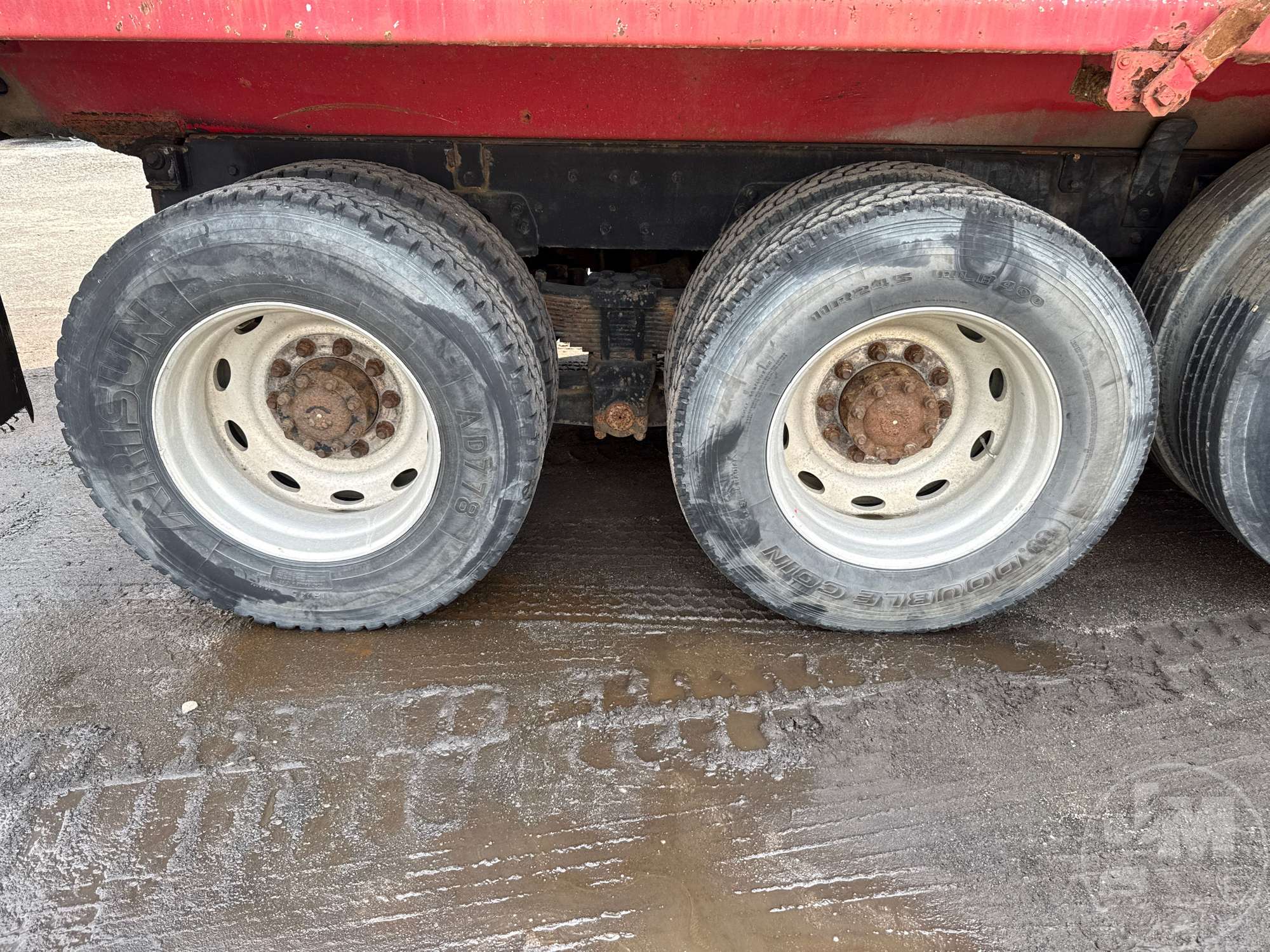 1998 Ford LT9513