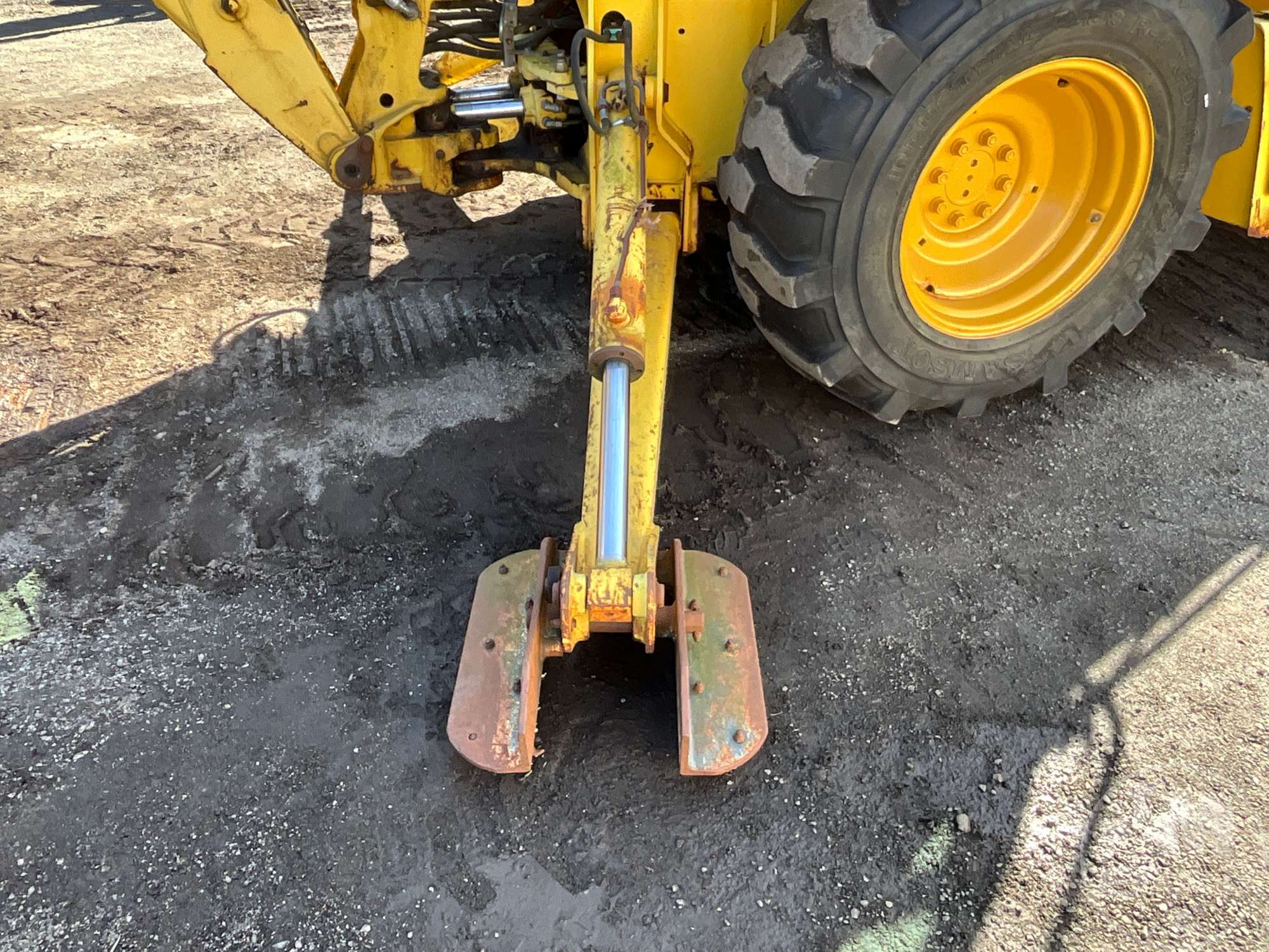 2004 New Holland LB75.B