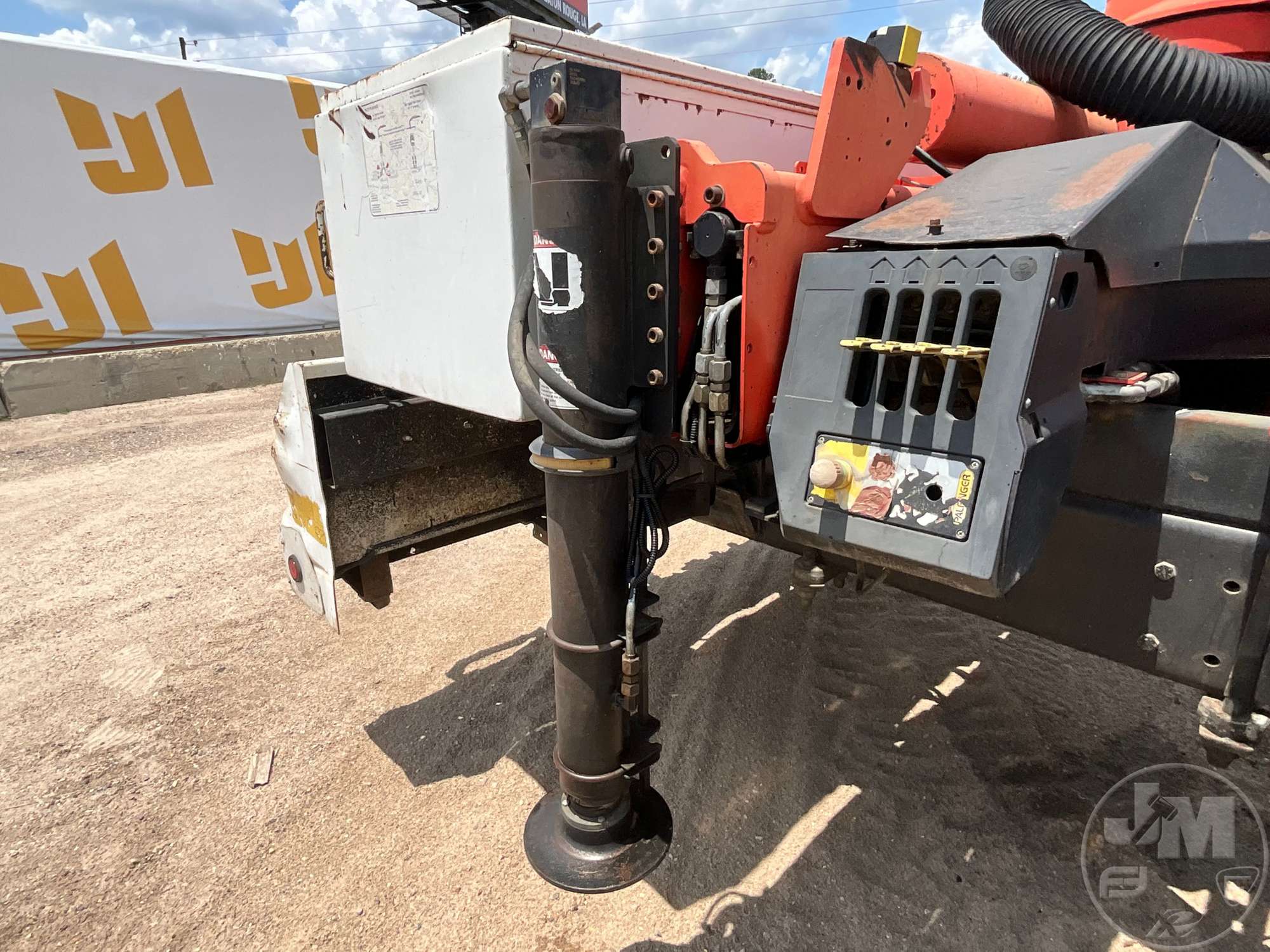 2012 International 7600 SBA