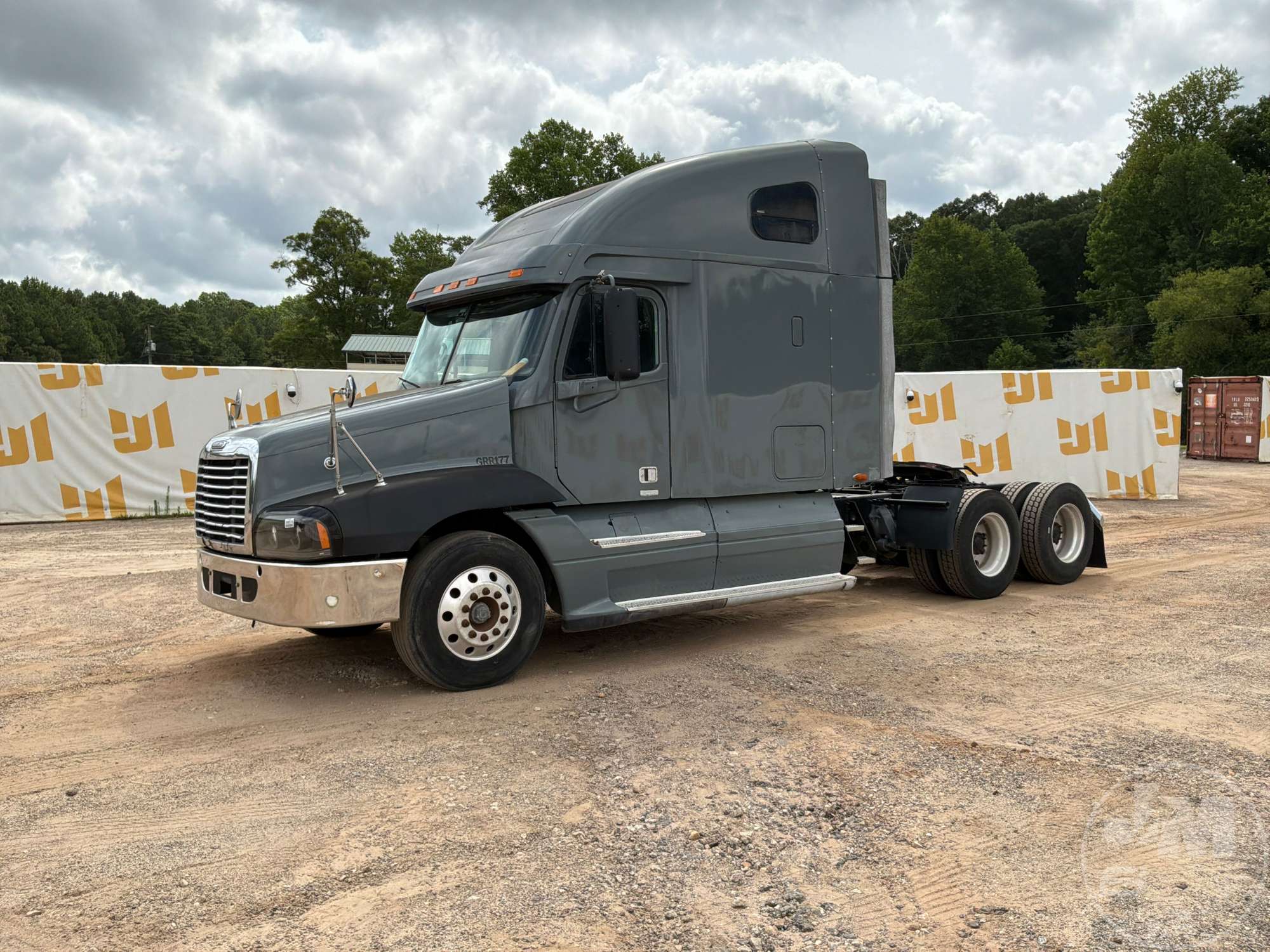 Photo of 2001 Freightliner CST120