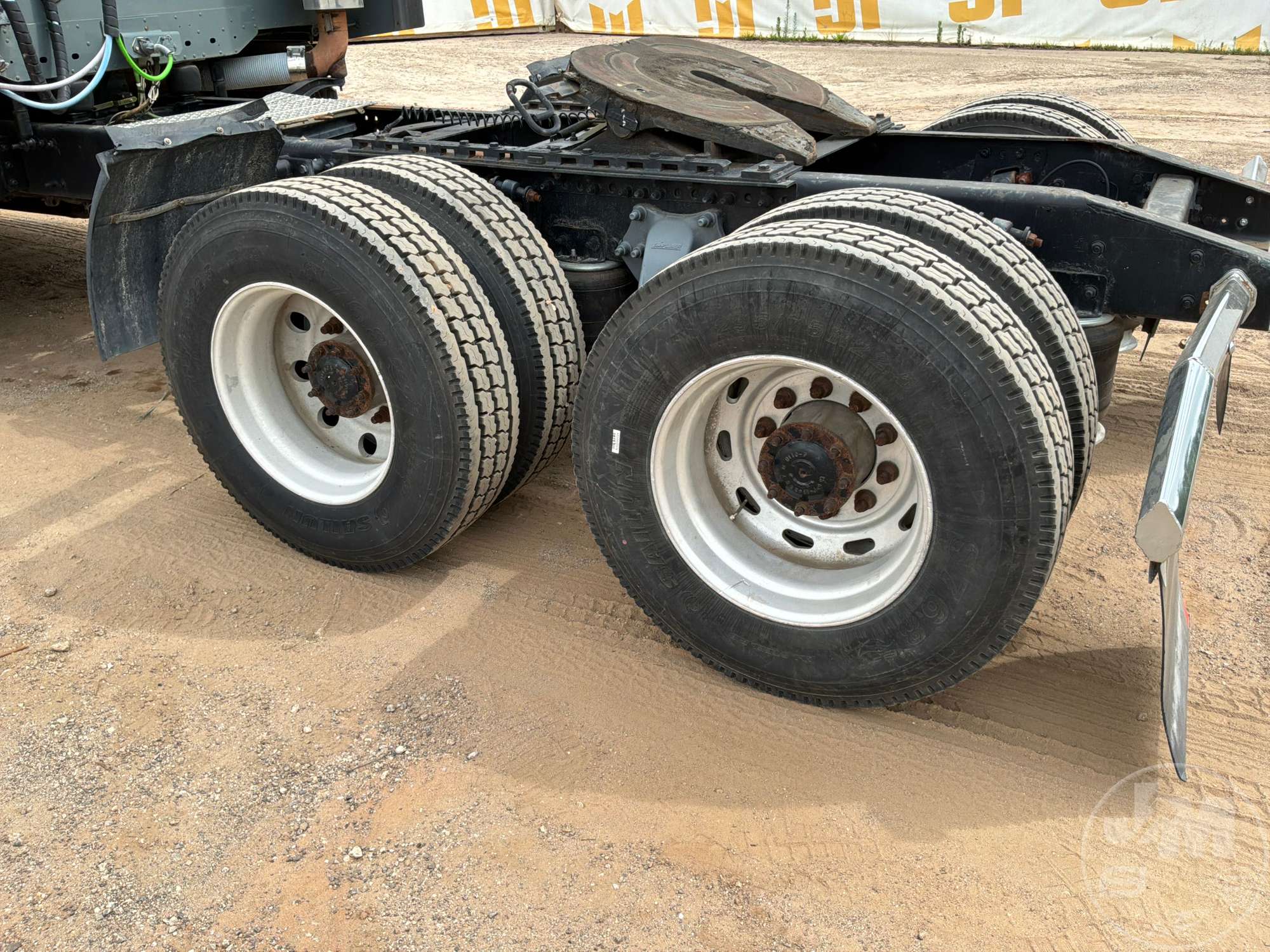 2001 Freightliner CST120