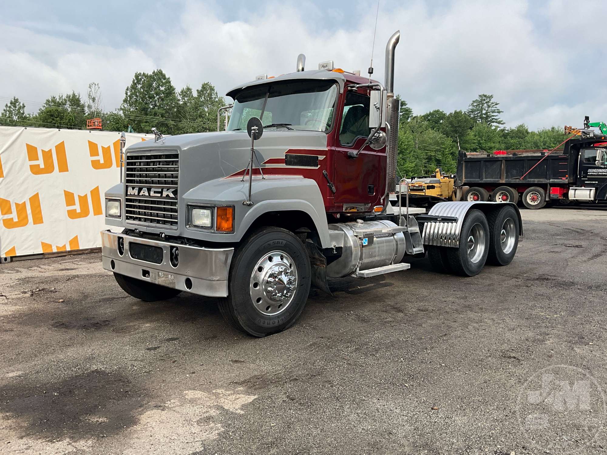 Photo of a 2007 Mack CHN