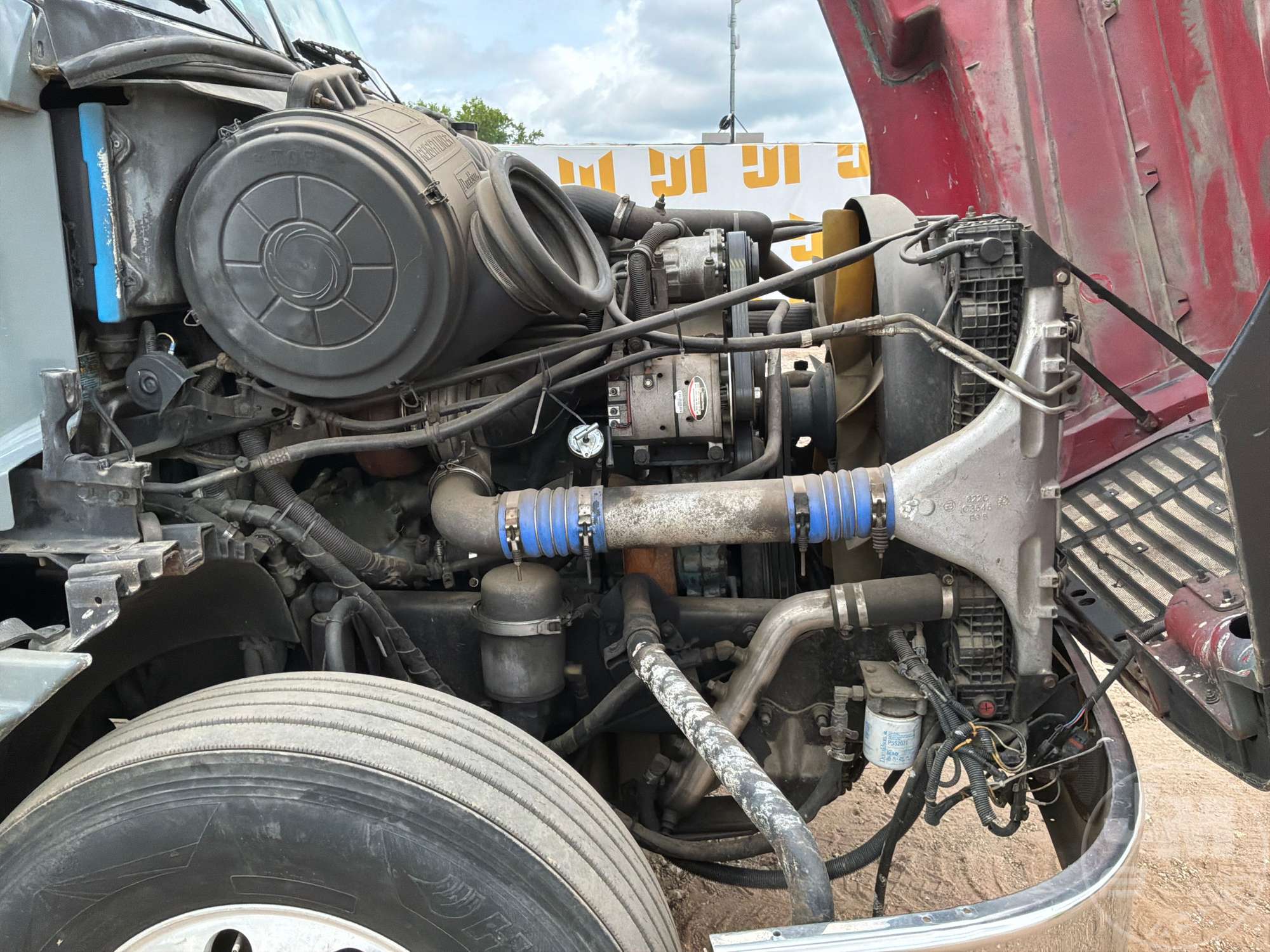 2001 Freightliner CST120