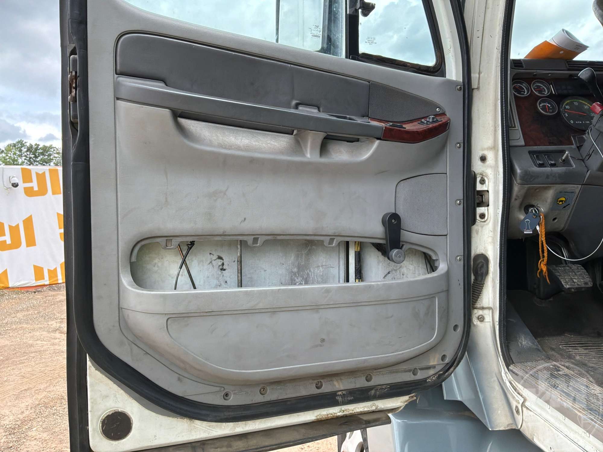 2001 Freightliner CST120