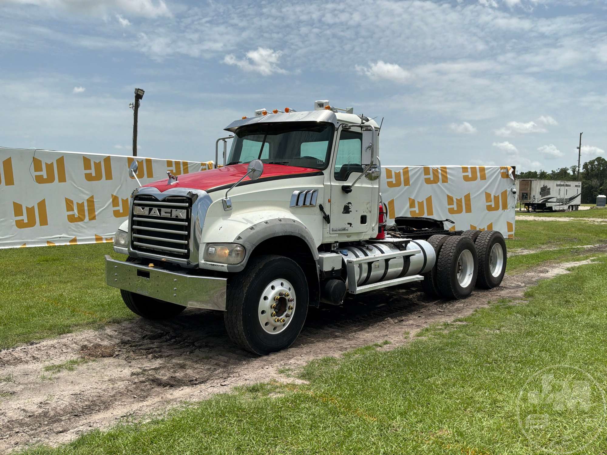Photo of a 2011 Mack GU613 GRANITE