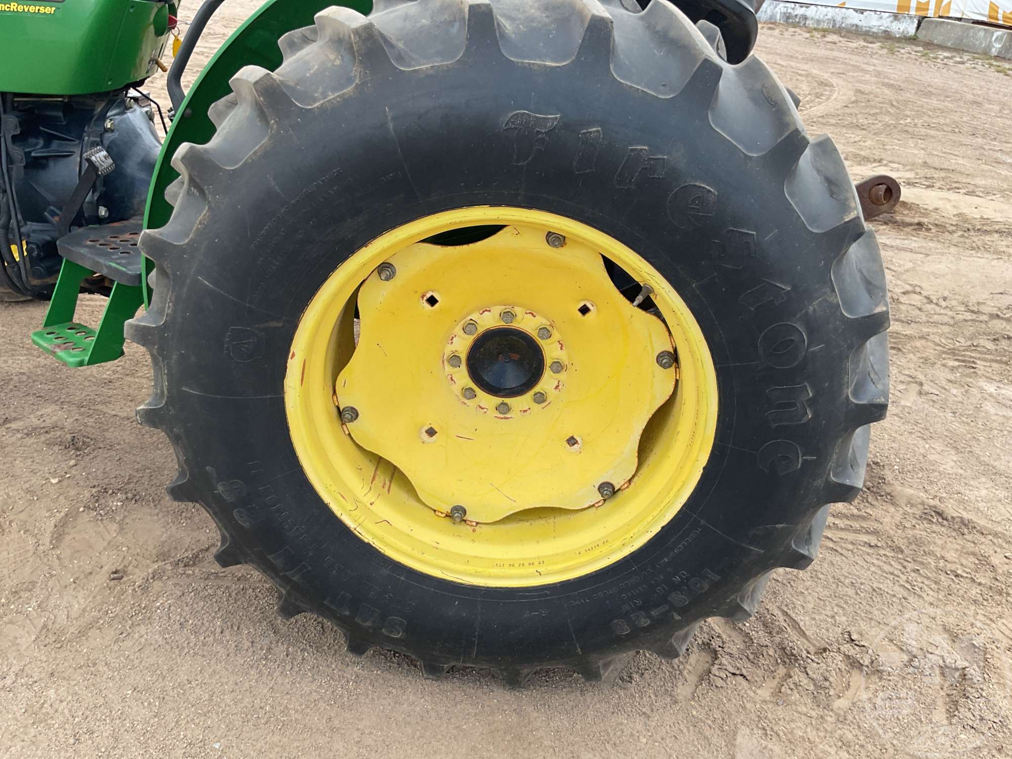 0 John Deere 5105