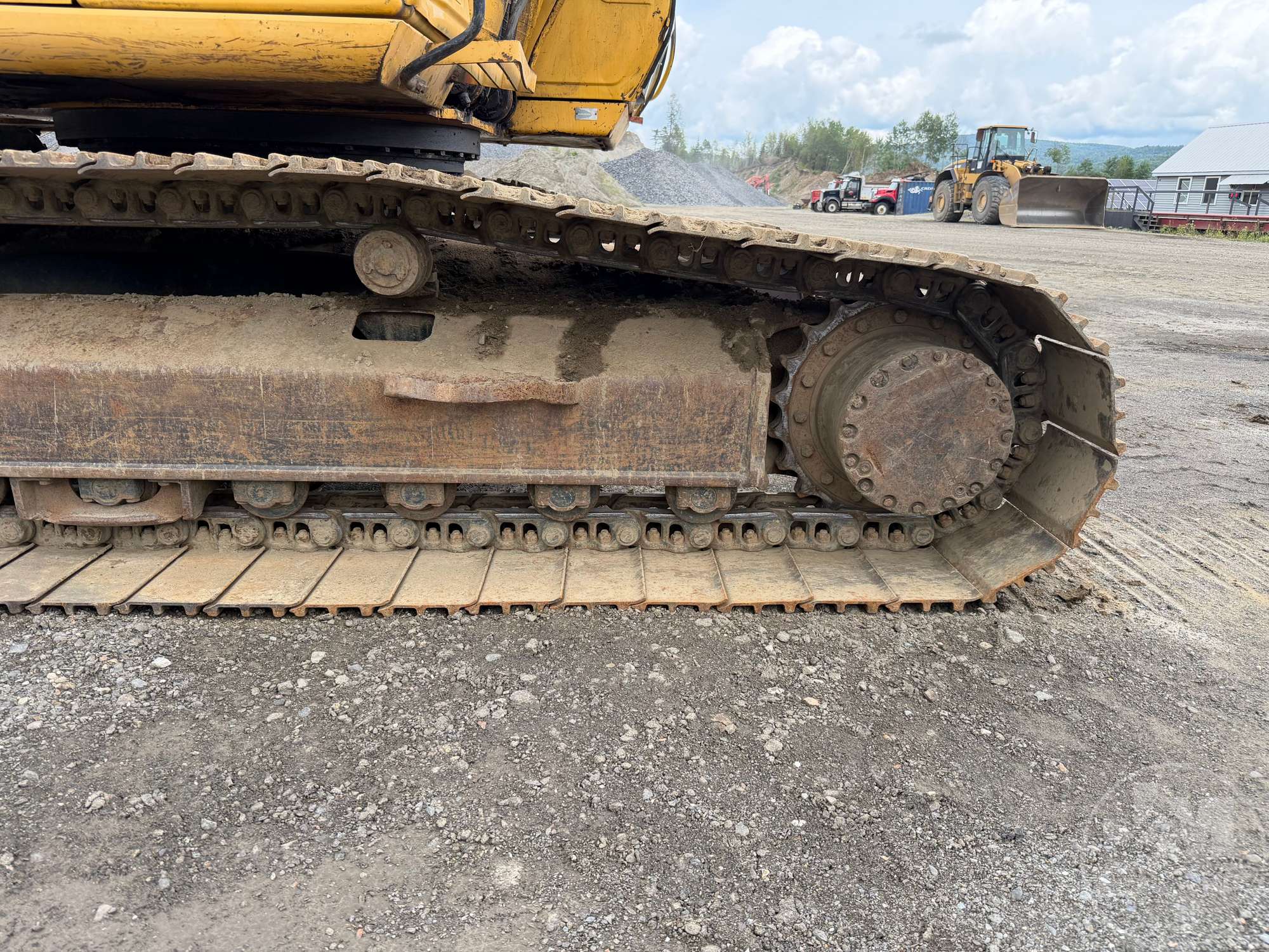 2001 John Deere 230 LC
