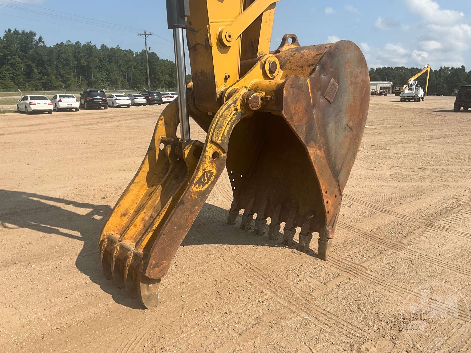 2019 Caterpillar 326F L