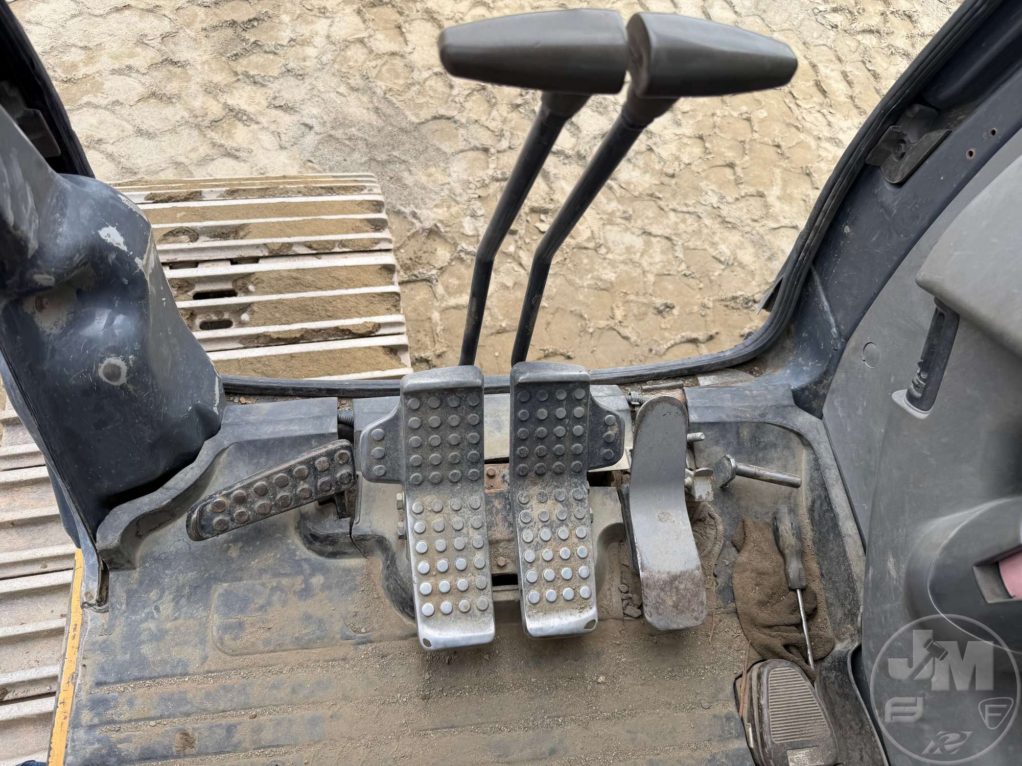 2004 John Deere 270C LC