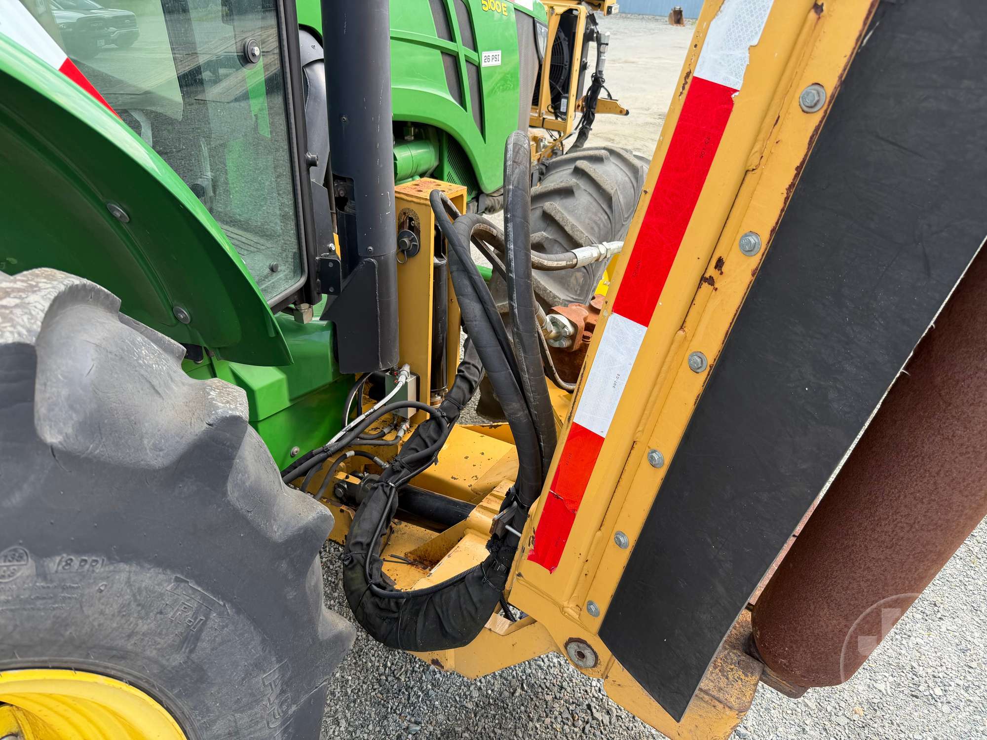 0 John Deere 5100E