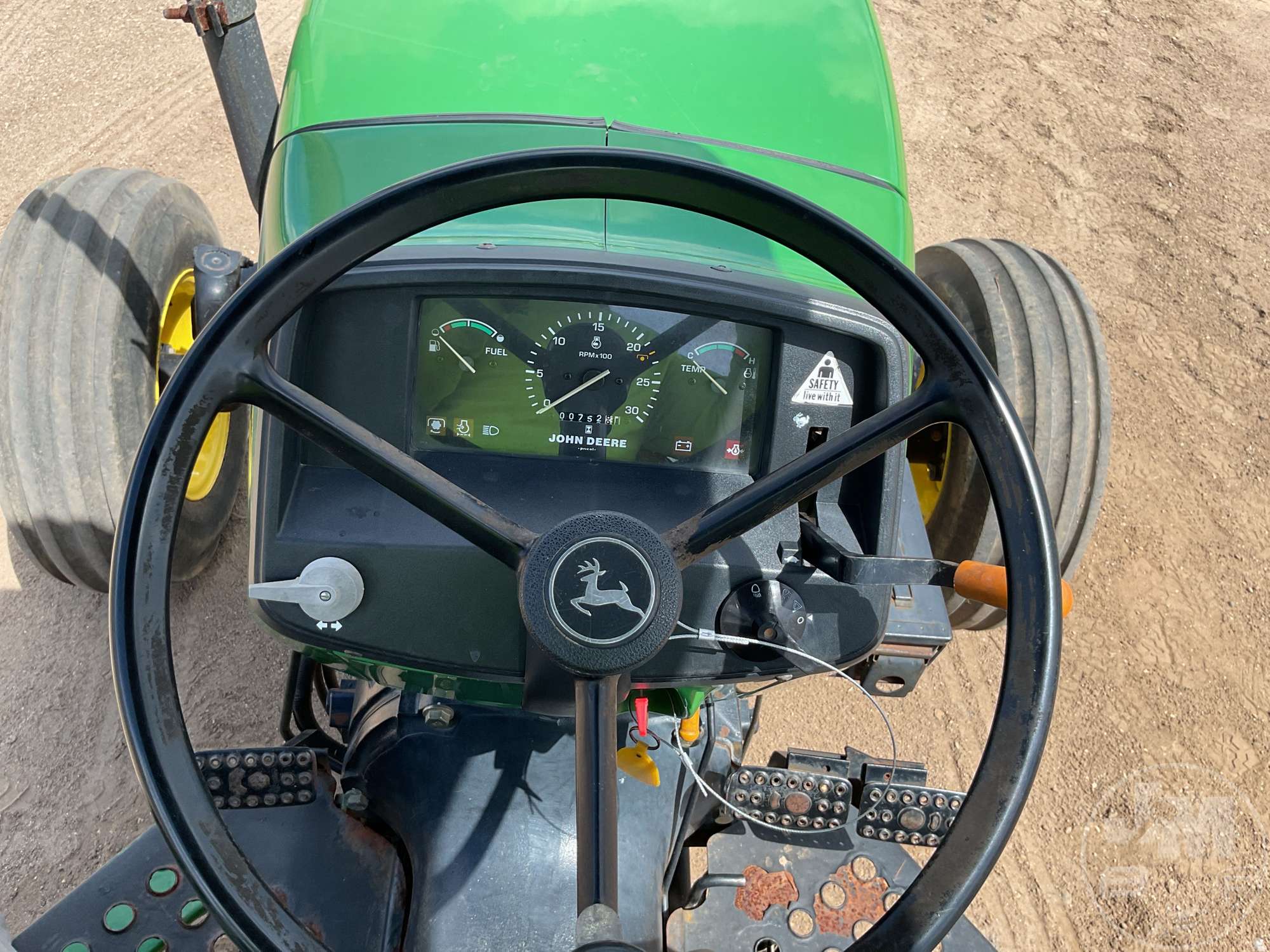 0 John Deere 5105
