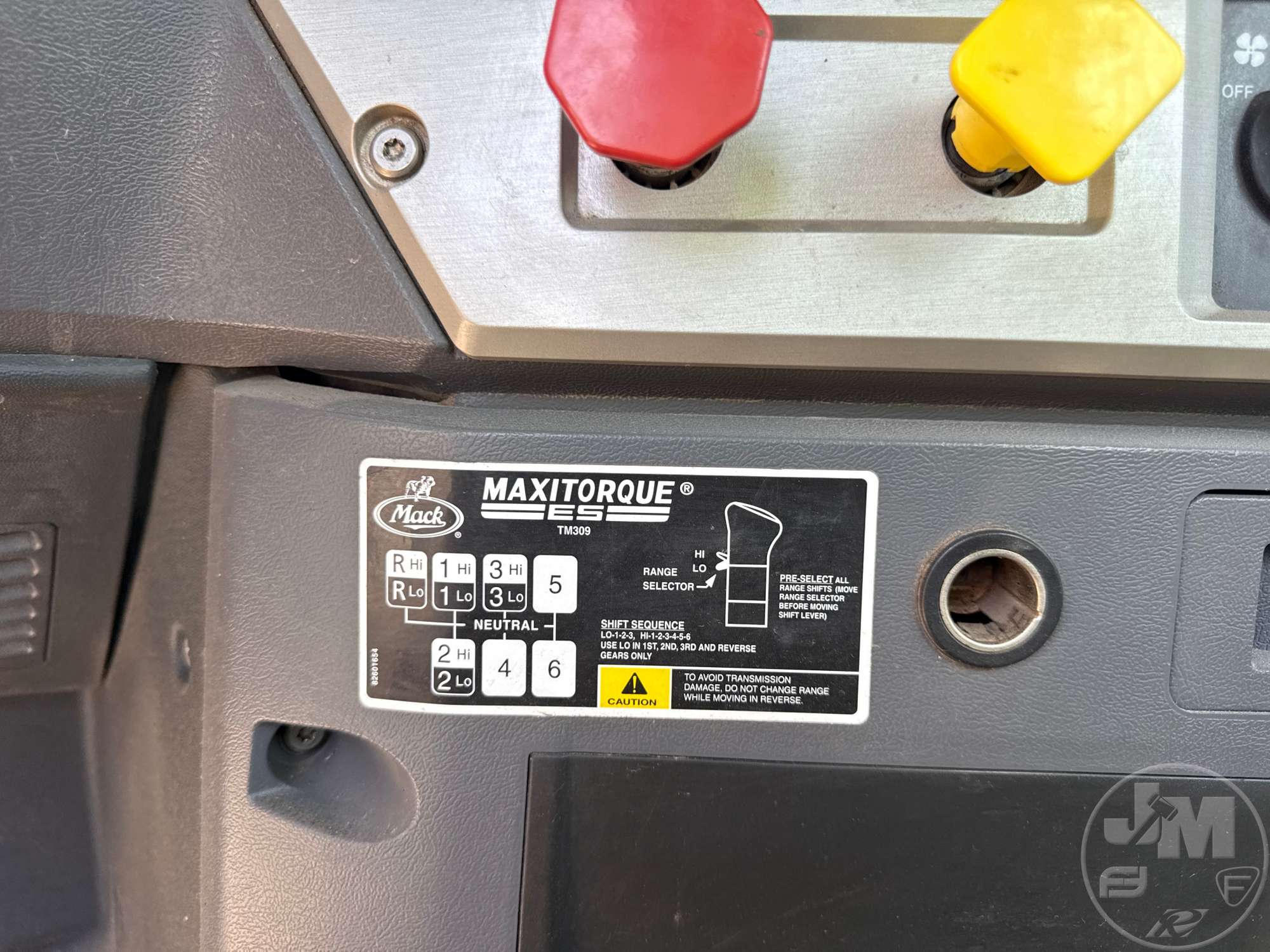 2015 Mack GU713