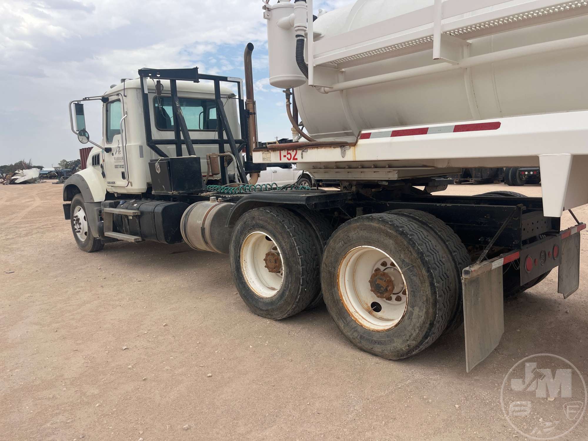 2013 Mack GU713