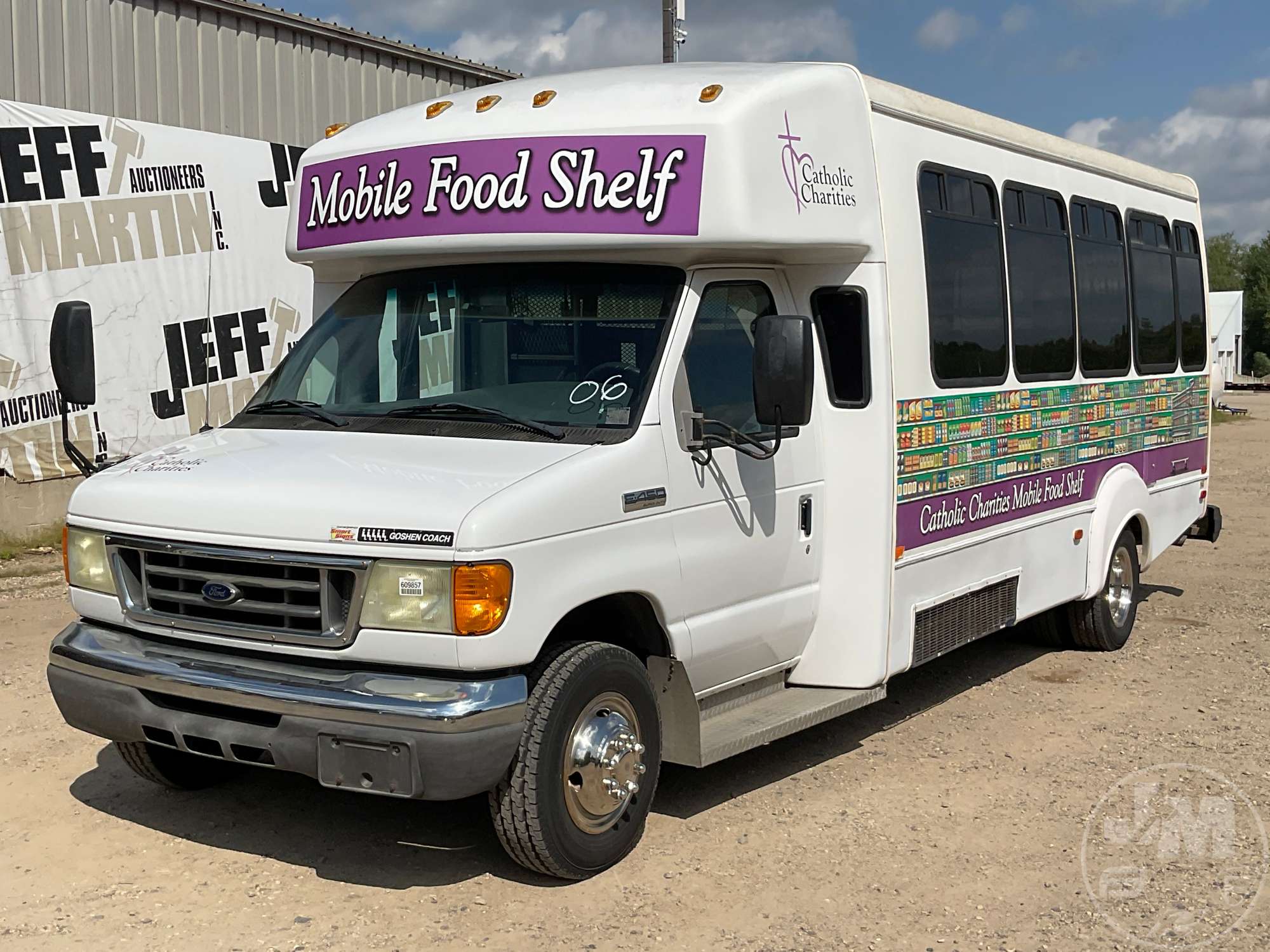 Photo of 2006 Ford E-450