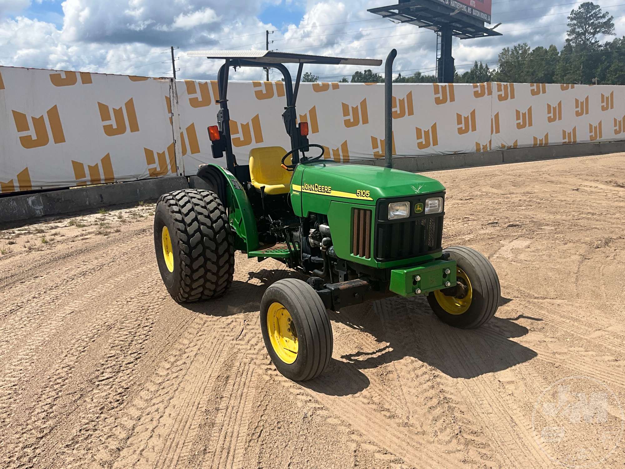 0 John Deere 5105