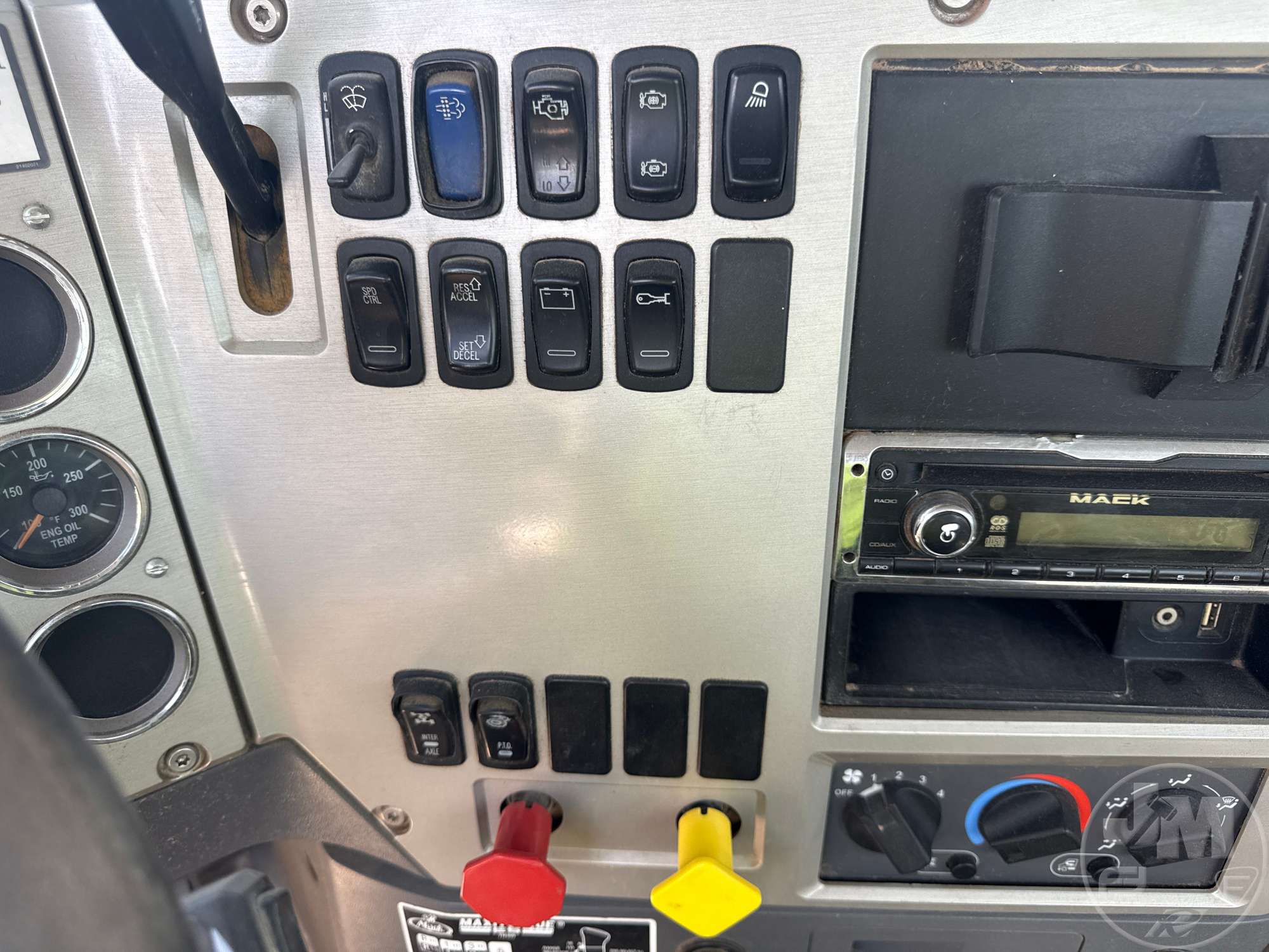2015 Mack GU713