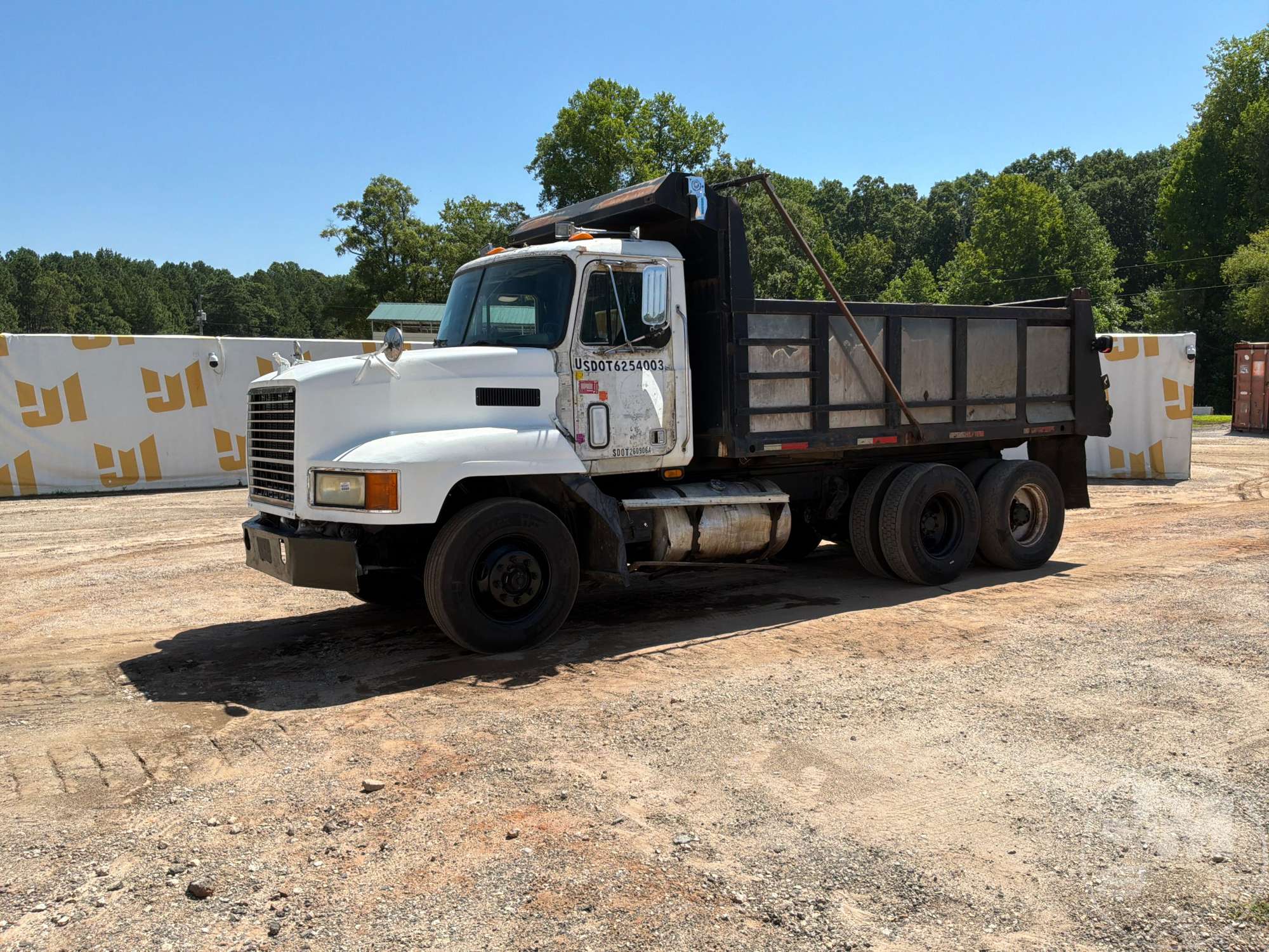 Photo of 1993 Mack CH613