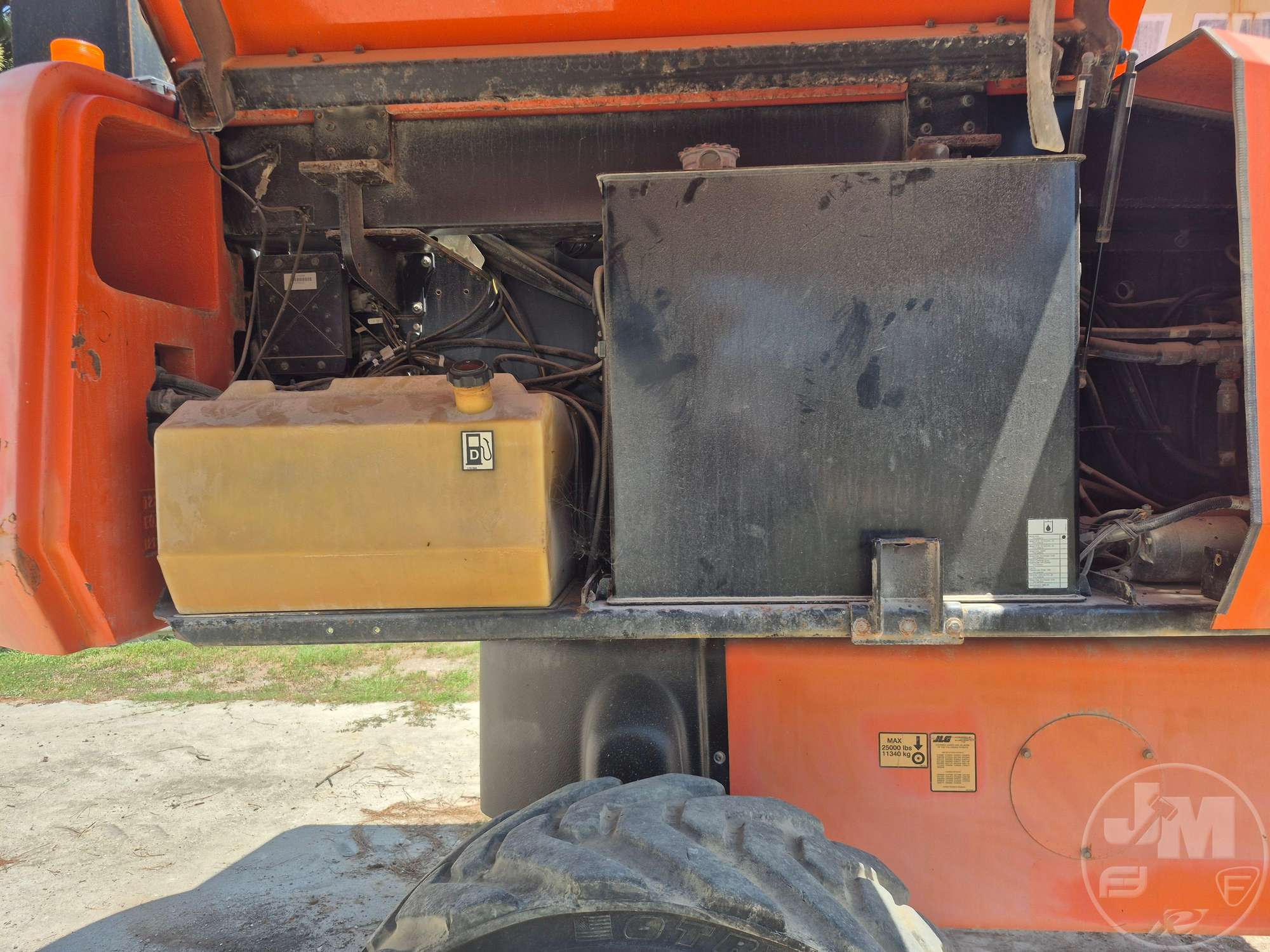 2013 JLG 1200SJP