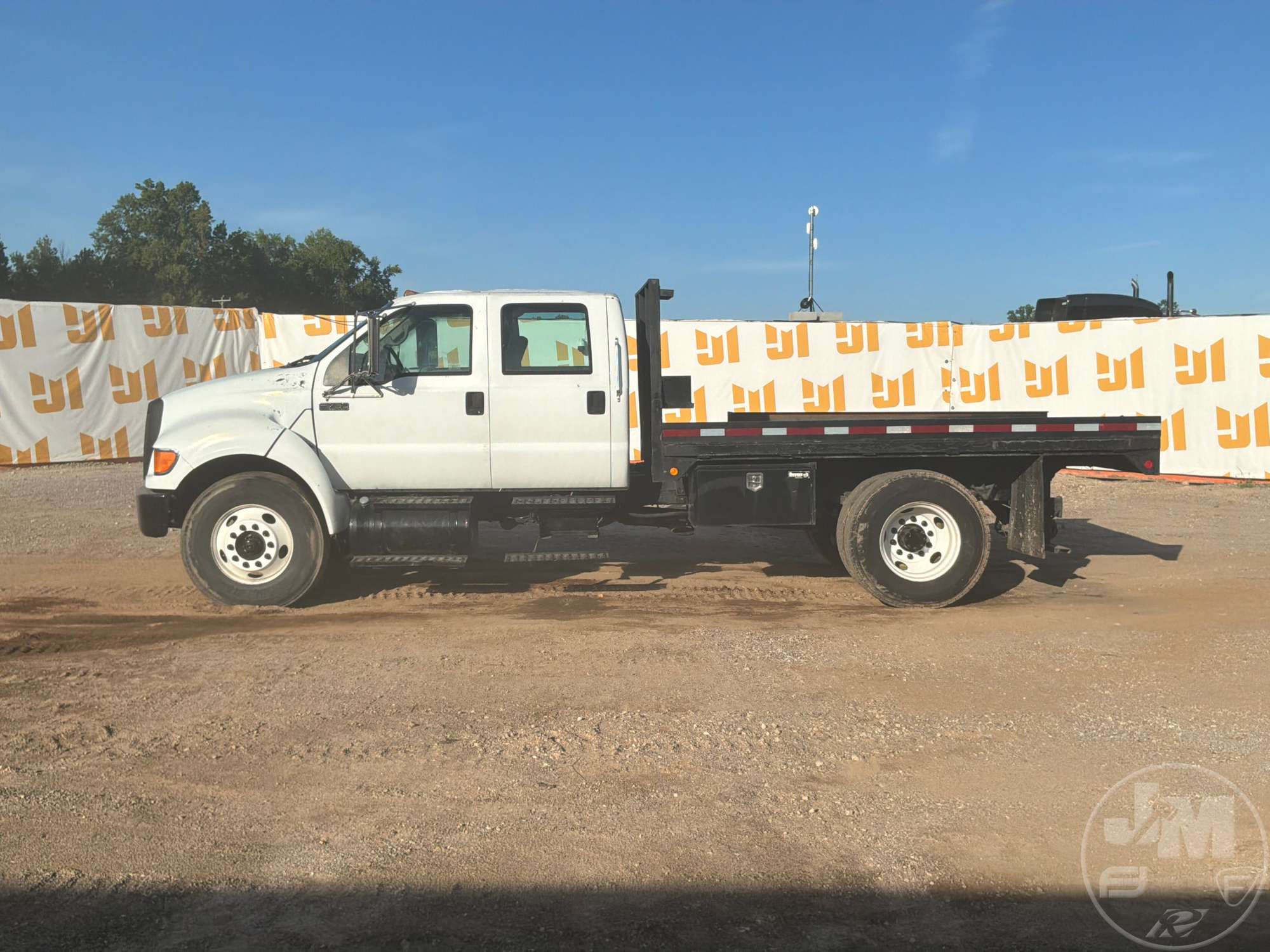 2009 Ford F-750 CREW CAB